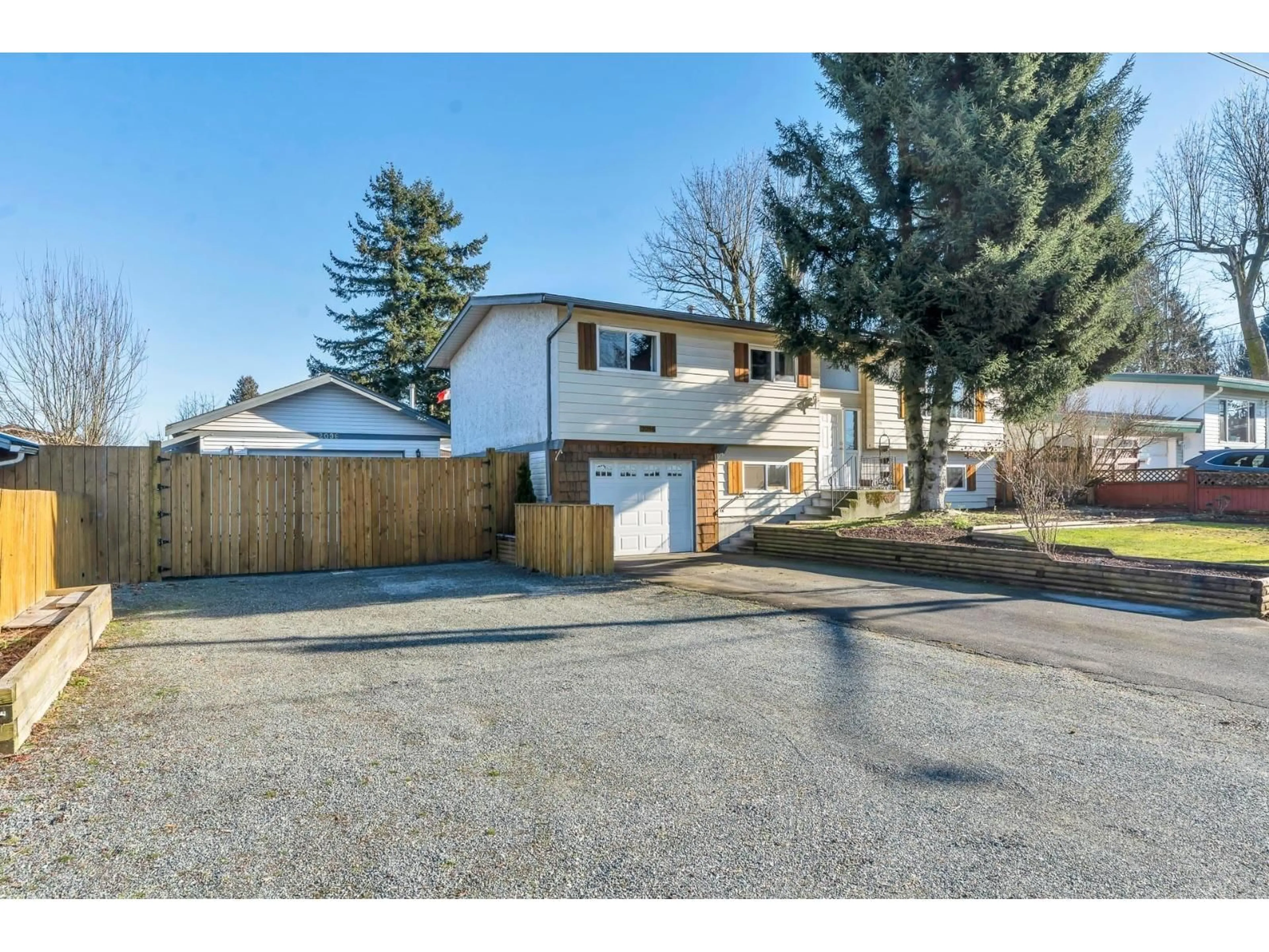 A pic from outside/outdoor area/front of a property/back of a property/a pic from drone, street for 2096 MARTENS, Abbotsford British Columbia V2T6M6