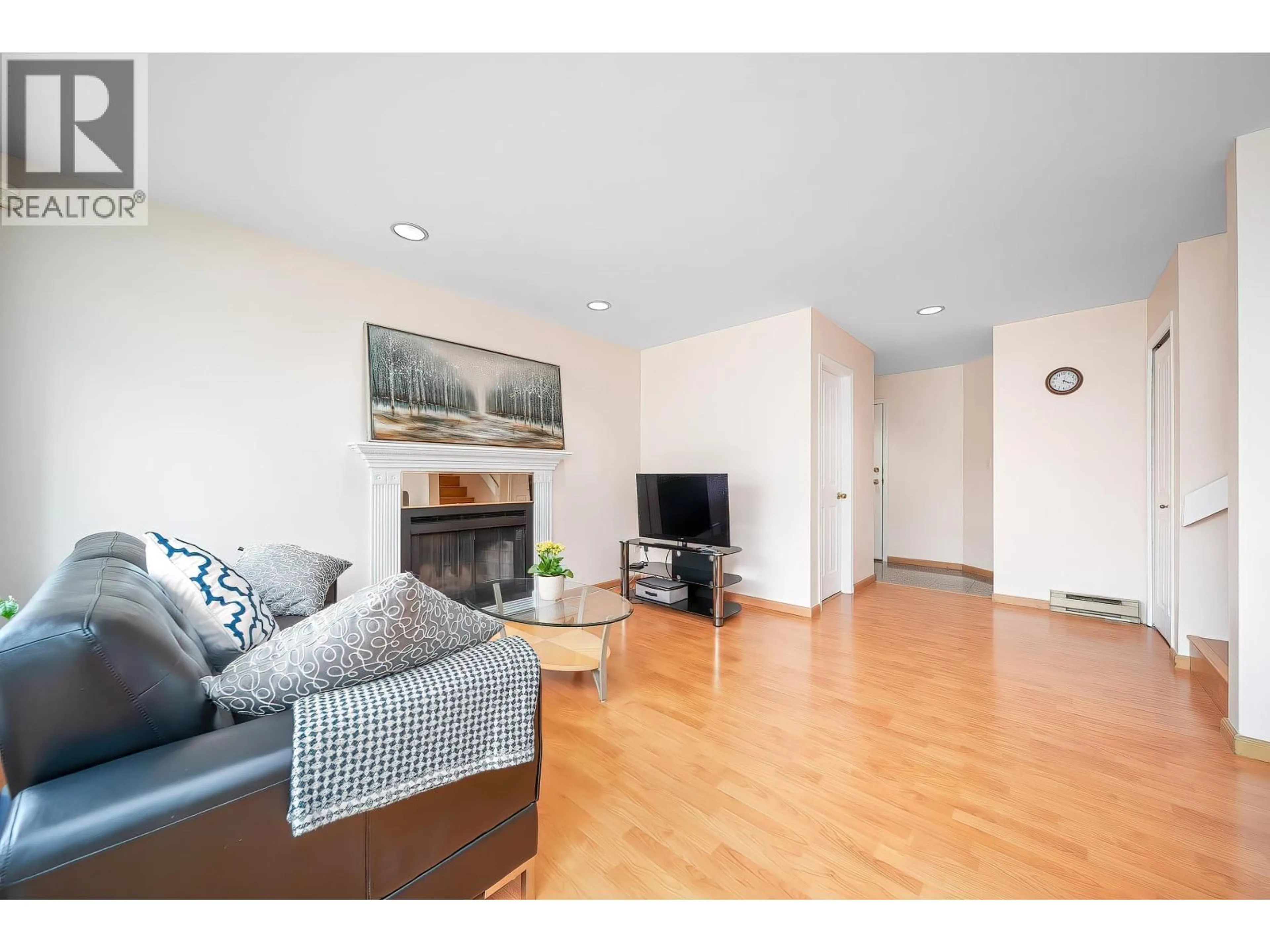 Living room with furniture, wood/laminate floor for 8328 OSLER STREET, Vancouver British Columbia V6P4E4