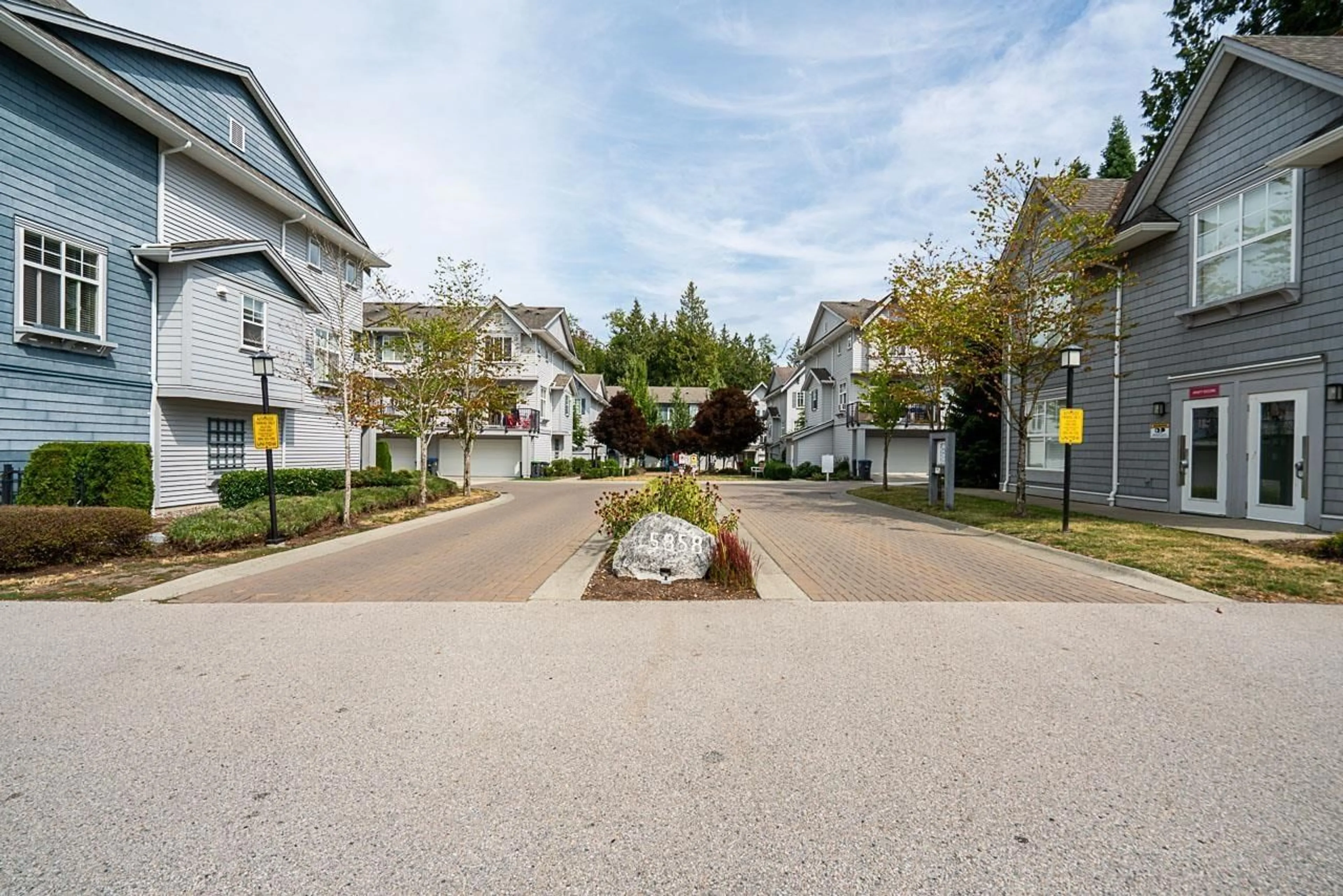 Patio, street for 29 - 5858 142, Surrey British Columbia V3X0H2