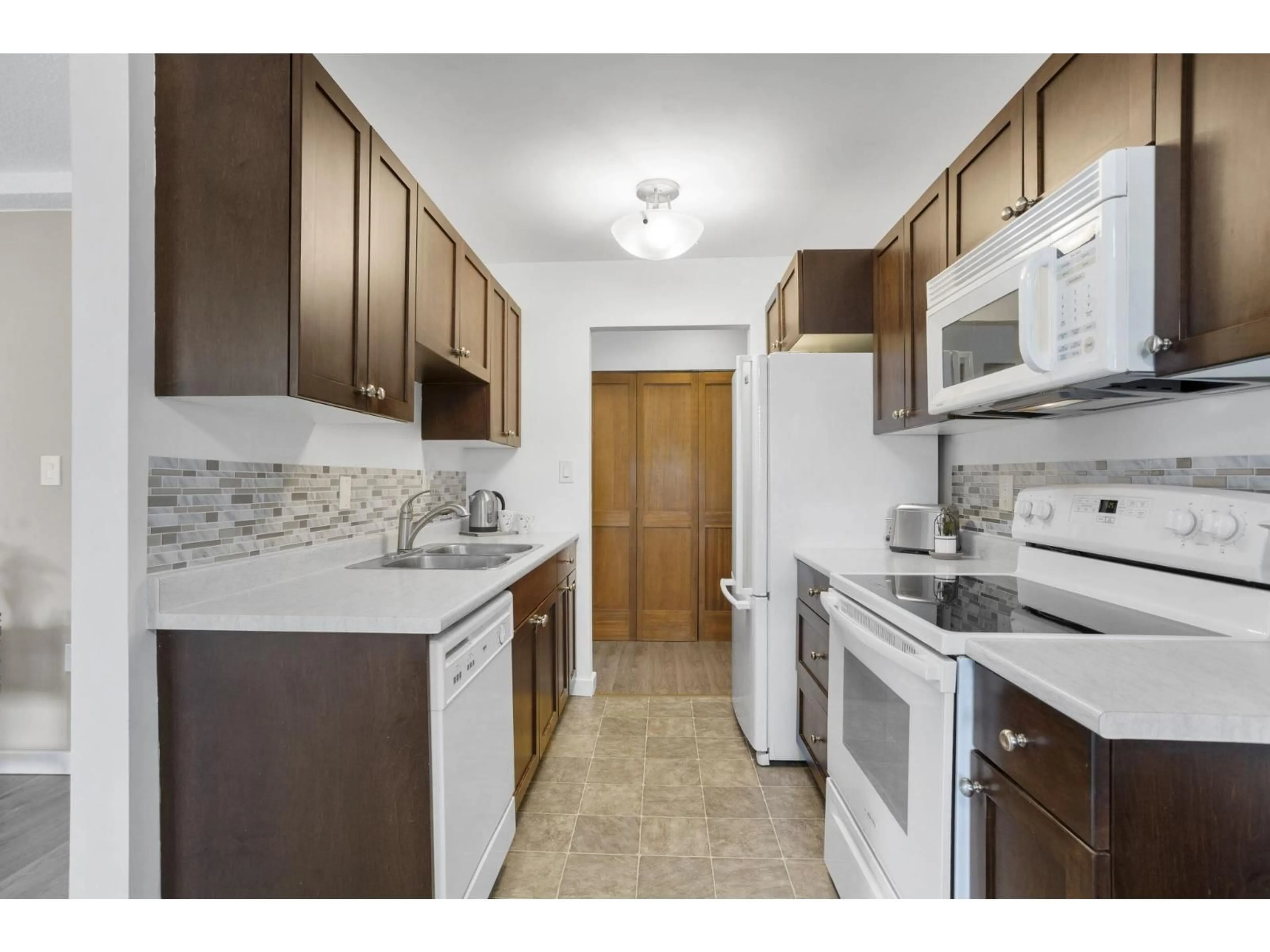 Standard kitchen, unknown for 116 - 32175 OLD YALE, Abbotsford British Columbia V2T2C8
