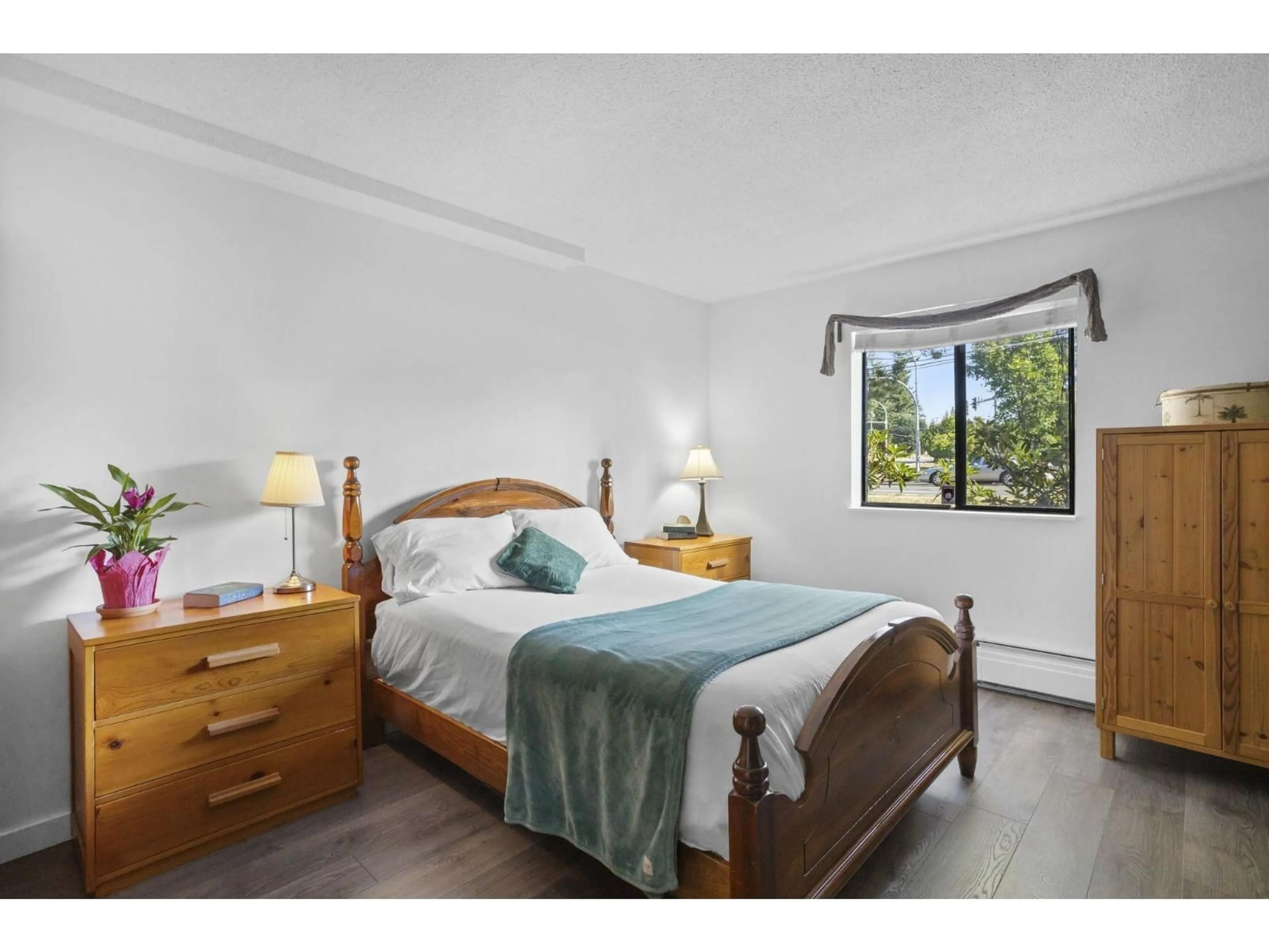 Bedroom with bed, wood/laminate floor for 116 - 32175 OLD YALE, Abbotsford British Columbia V2T2C8