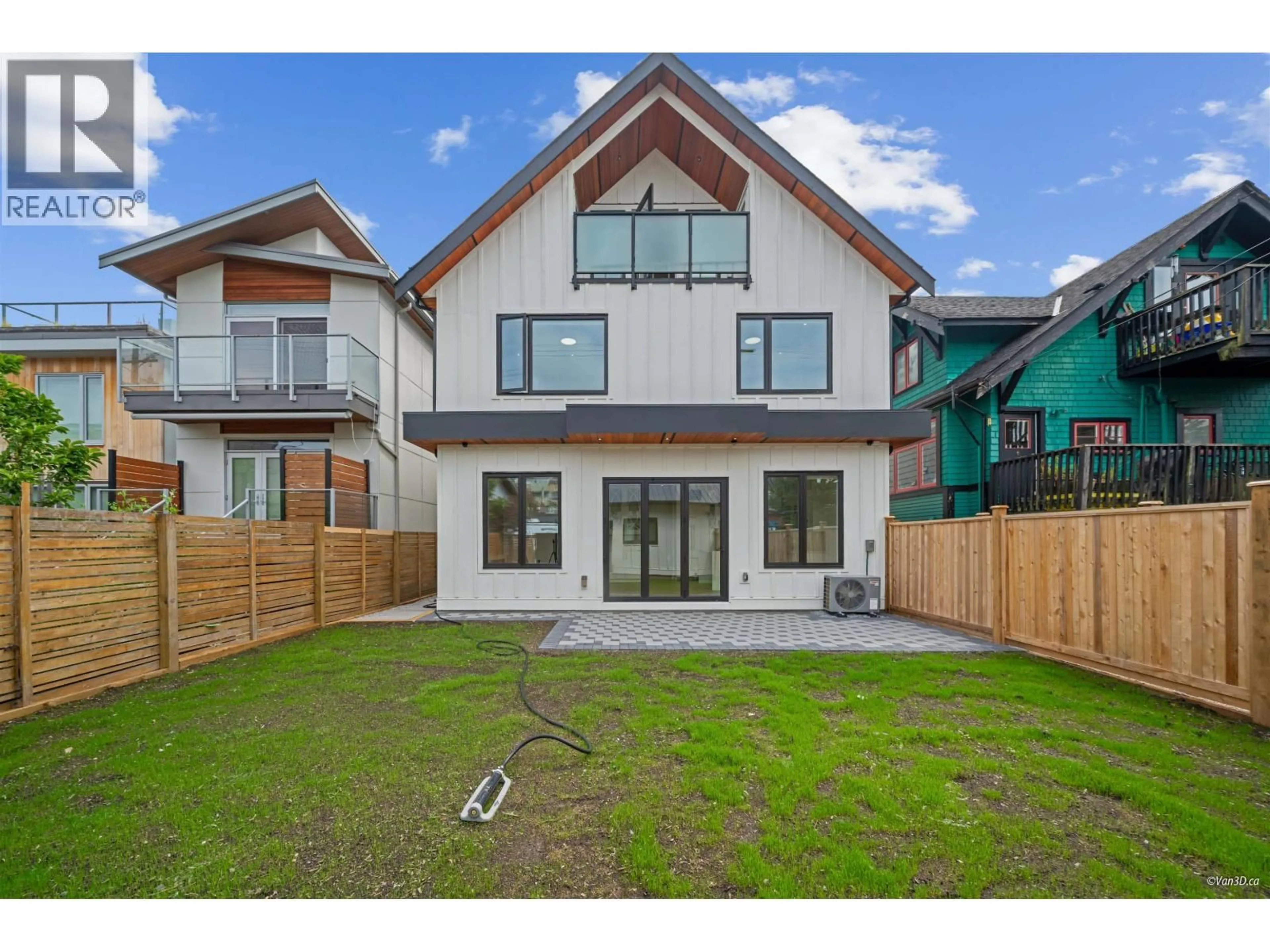 Unknown for 2 - 4463 WALDEN STREET, Vancouver British Columbia V5V3S4