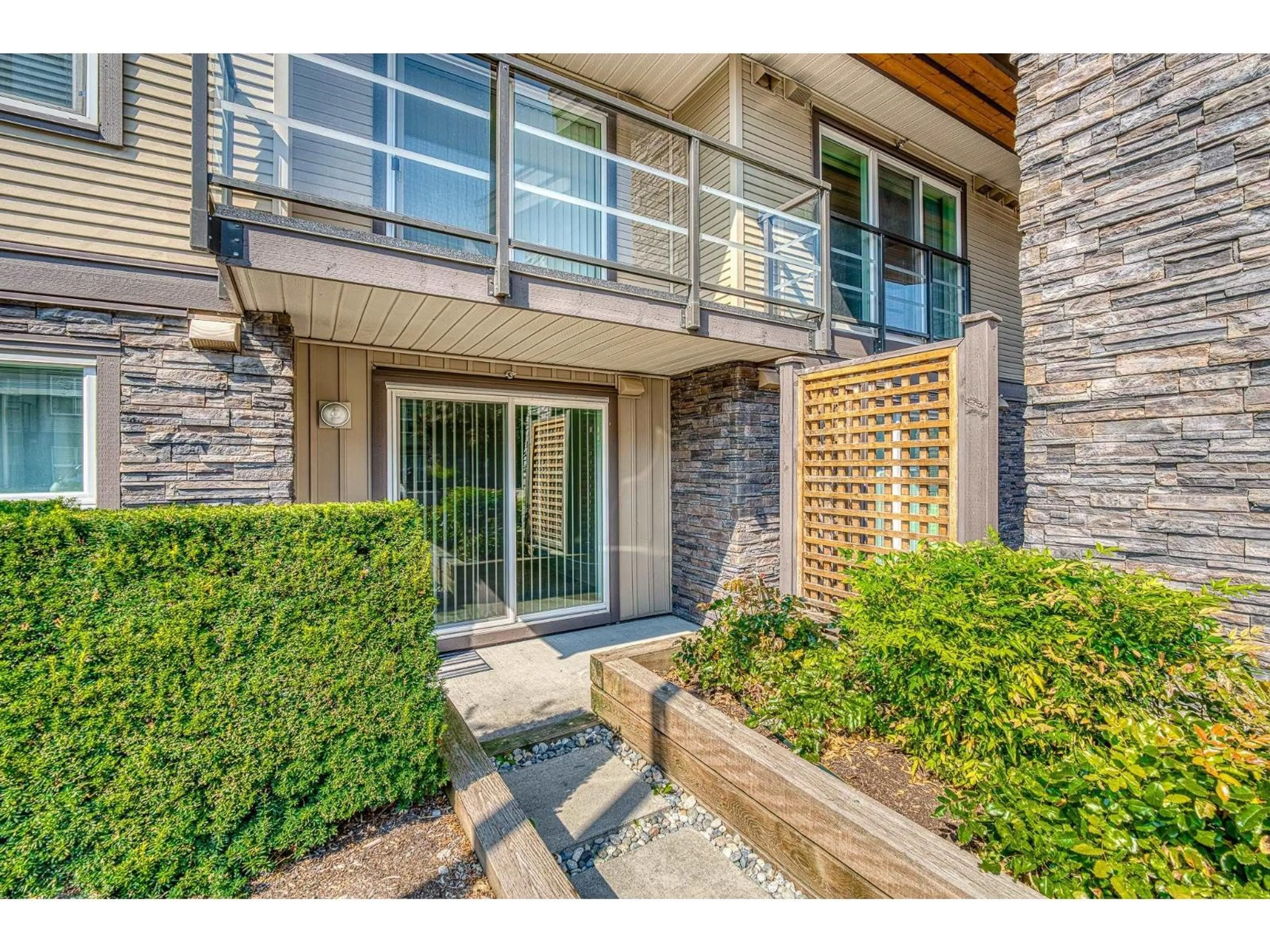 Indoor entryway for 121 - 30515 CARDINAL, Abbotsford British Columbia V2T0A8