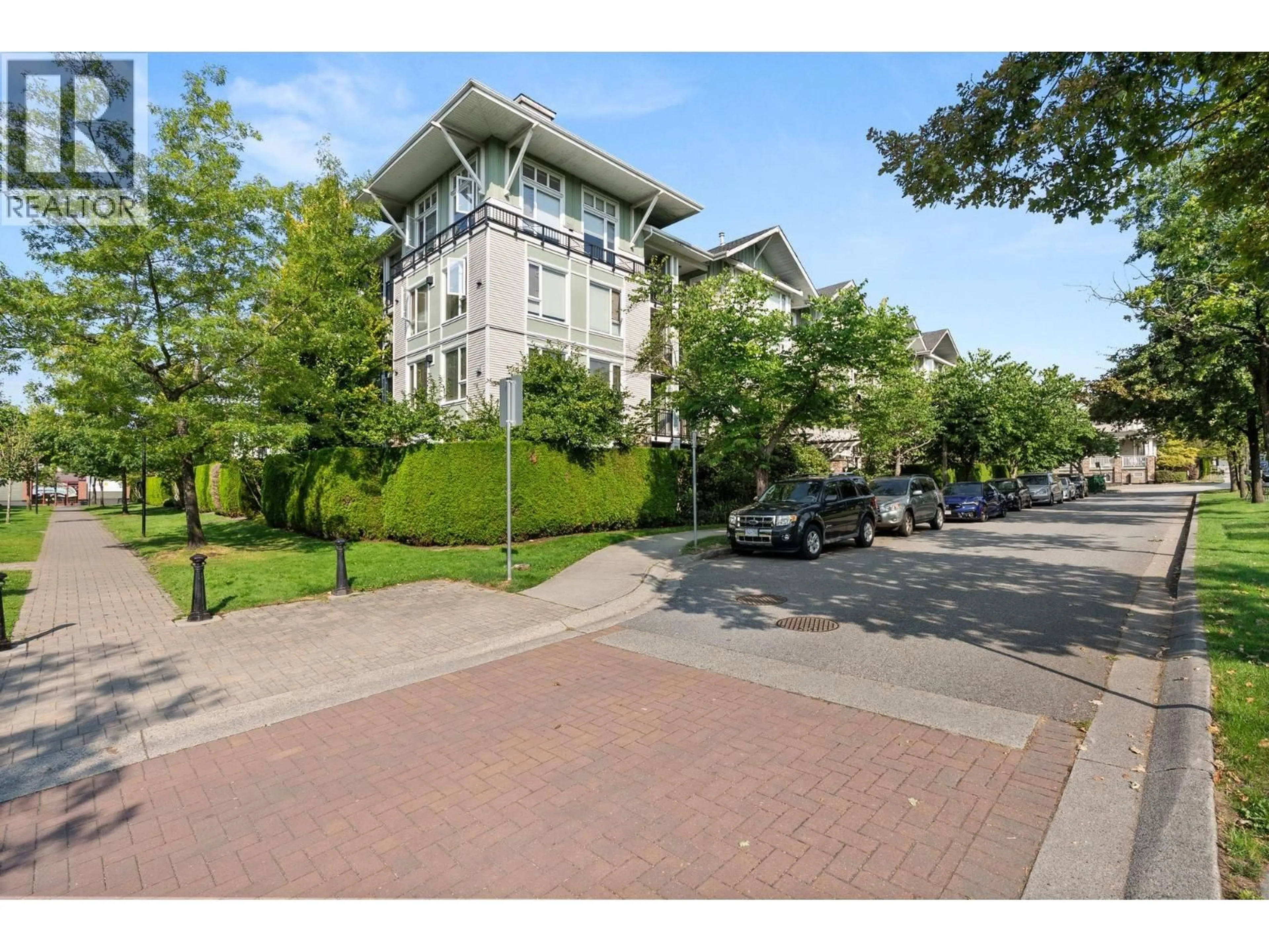 Patio, street for 417 - 7089 MONT ROYAL SQUARE, Vancouver British Columbia V5S4W6