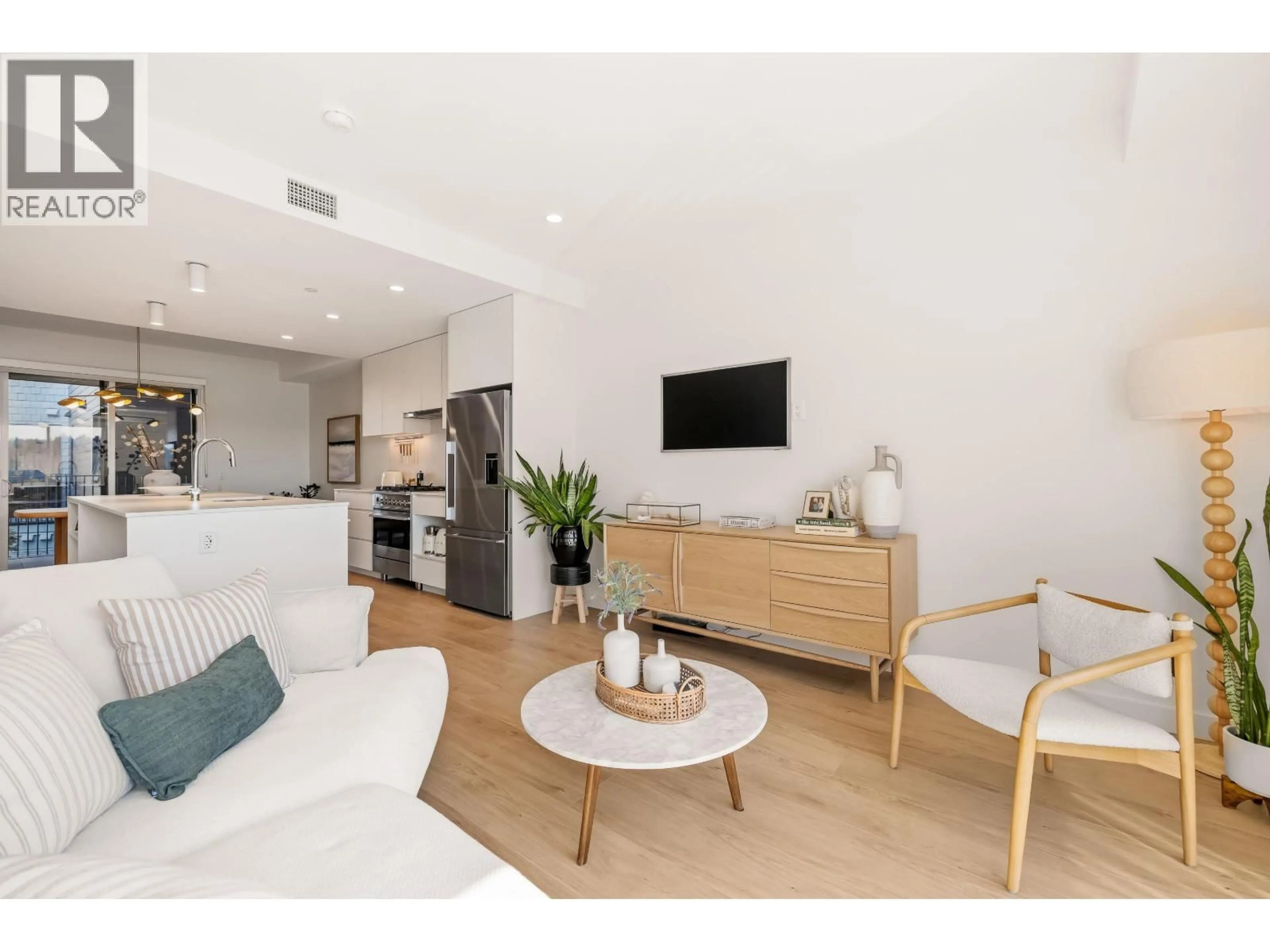 Living room with furniture, wood/laminate floor for 26 - 6340 MARKET AVENUE, Tsawwassen British Columbia V4L0B1