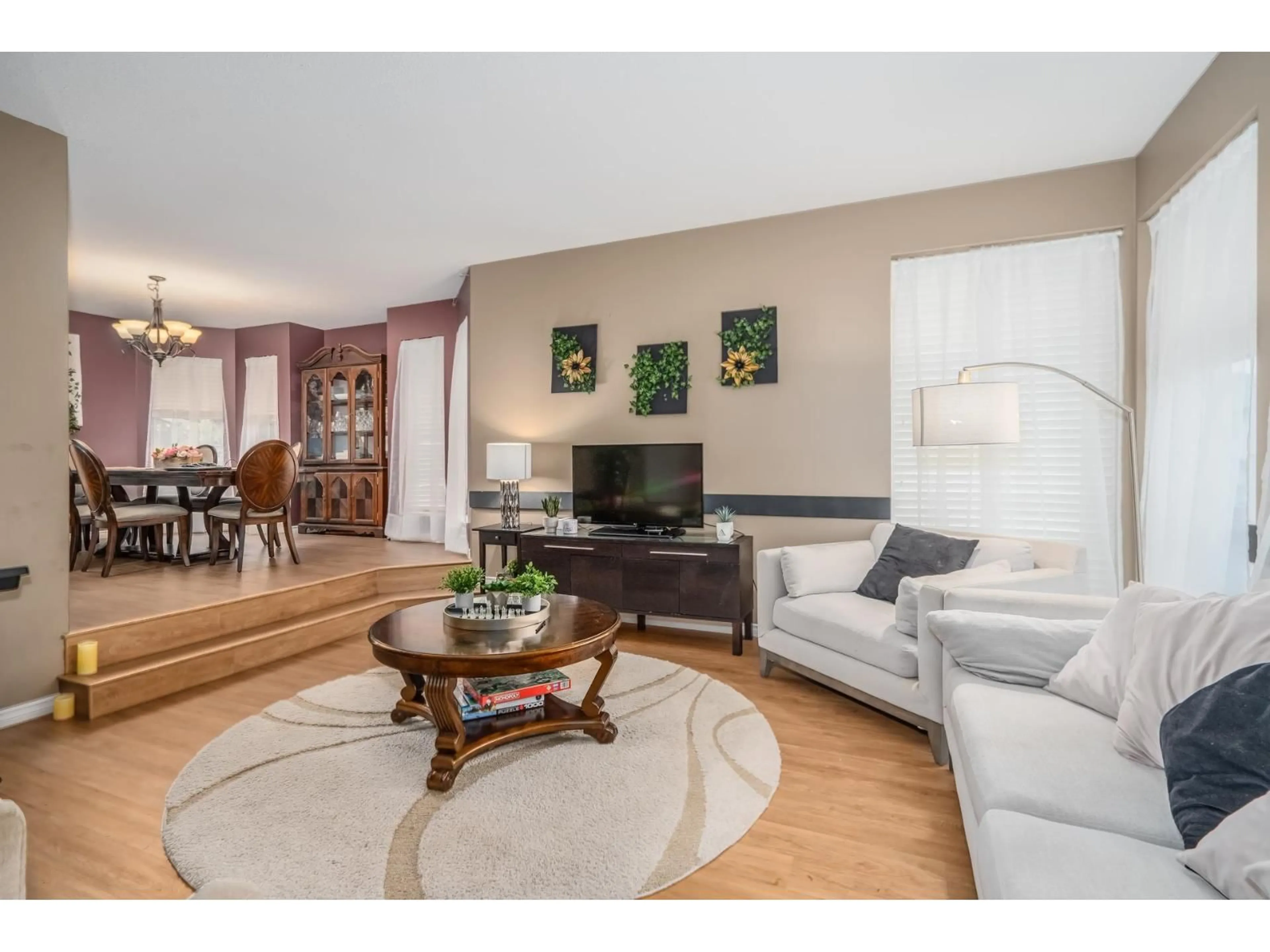 Living room with furniture, wood/laminate floor for 3771 NICOLA, Abbotsford British Columbia V2T4Z8