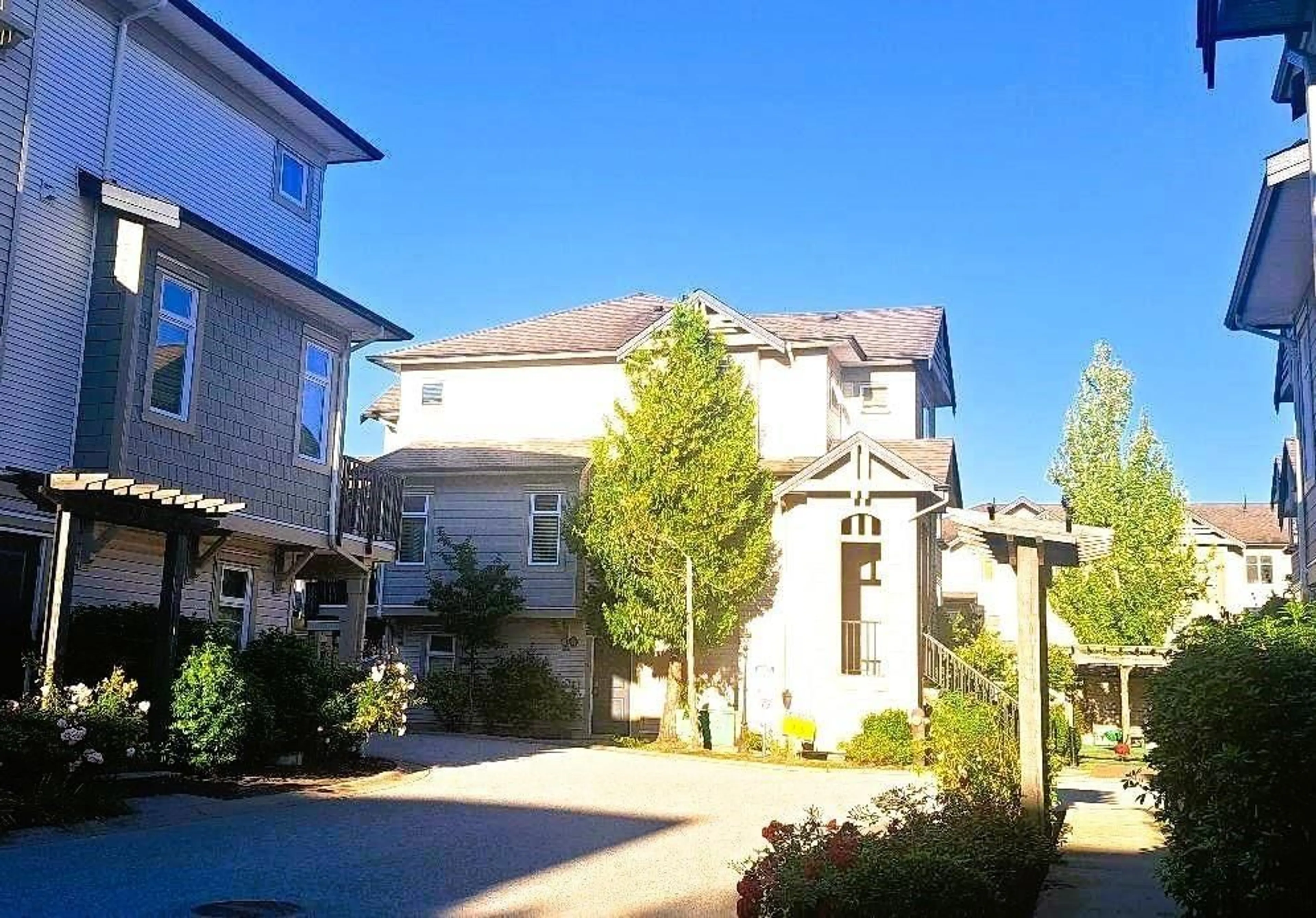 Patio, street for 10 - 8418 163, Surrey British Columbia V4N6K8