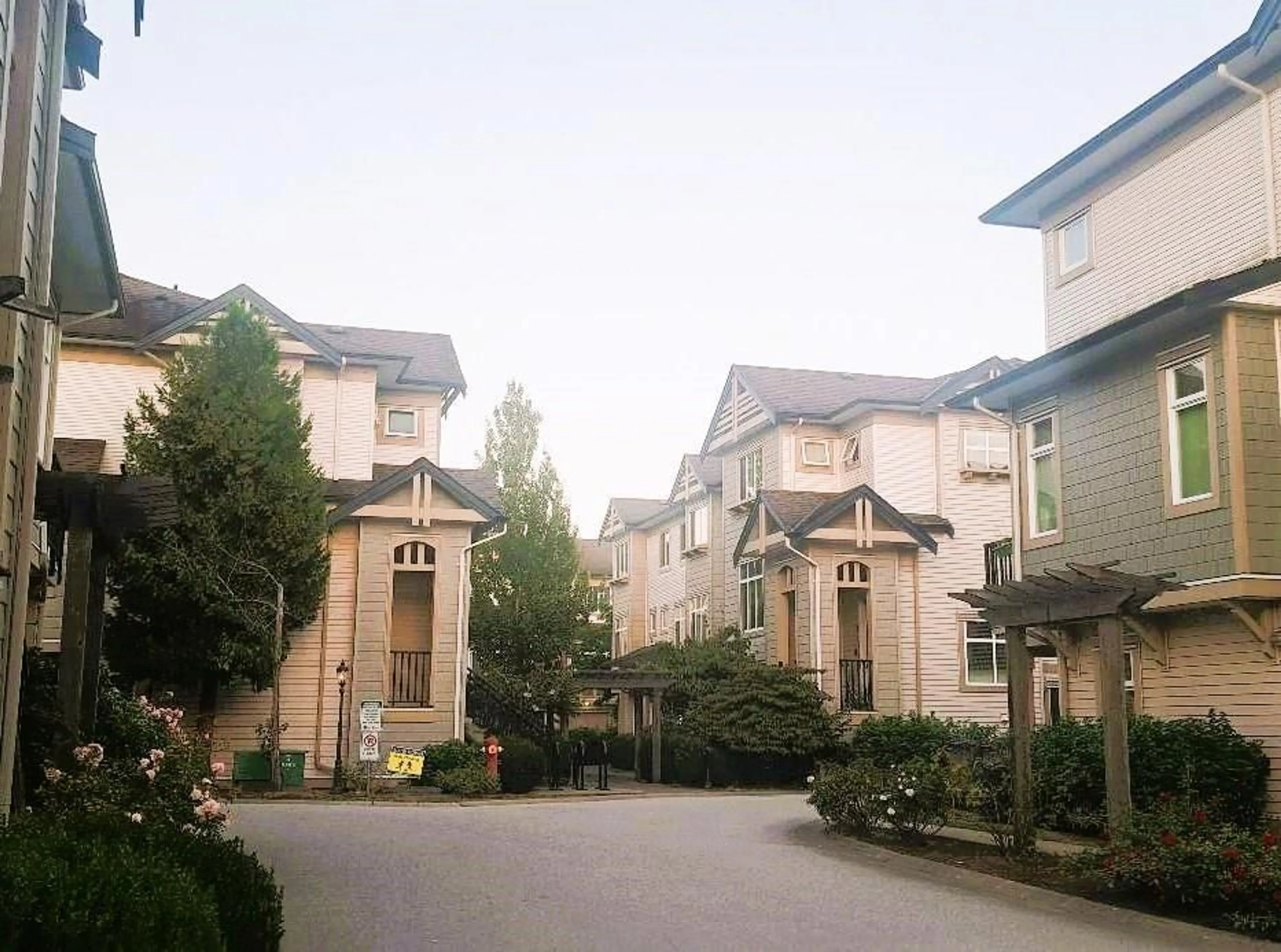 Unknown for 10 - 8418 163, Surrey British Columbia V4N6K8