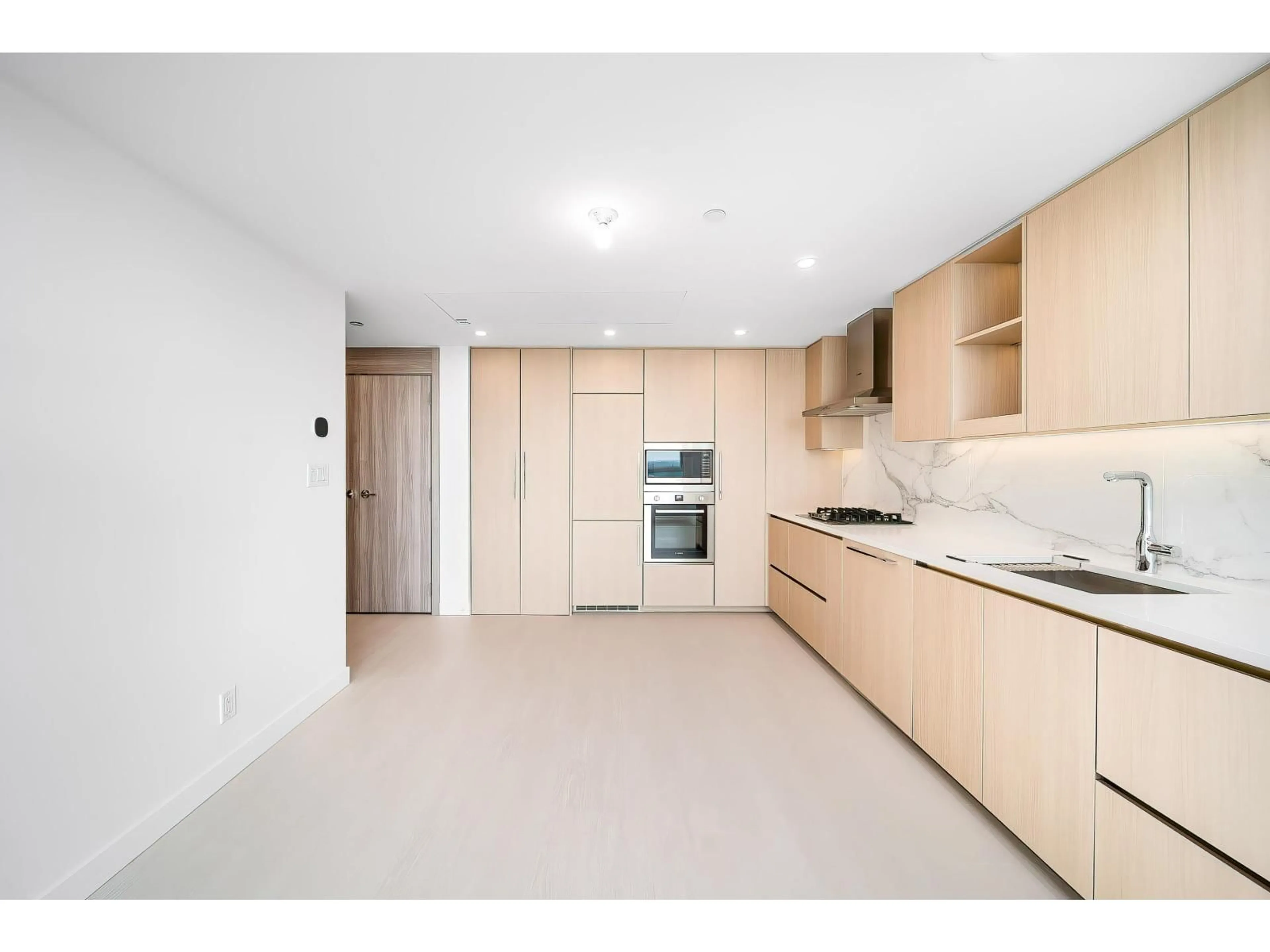 Standard kitchen, unknown for 1606 - 13778 100, Surrey British Columbia V3T0V3