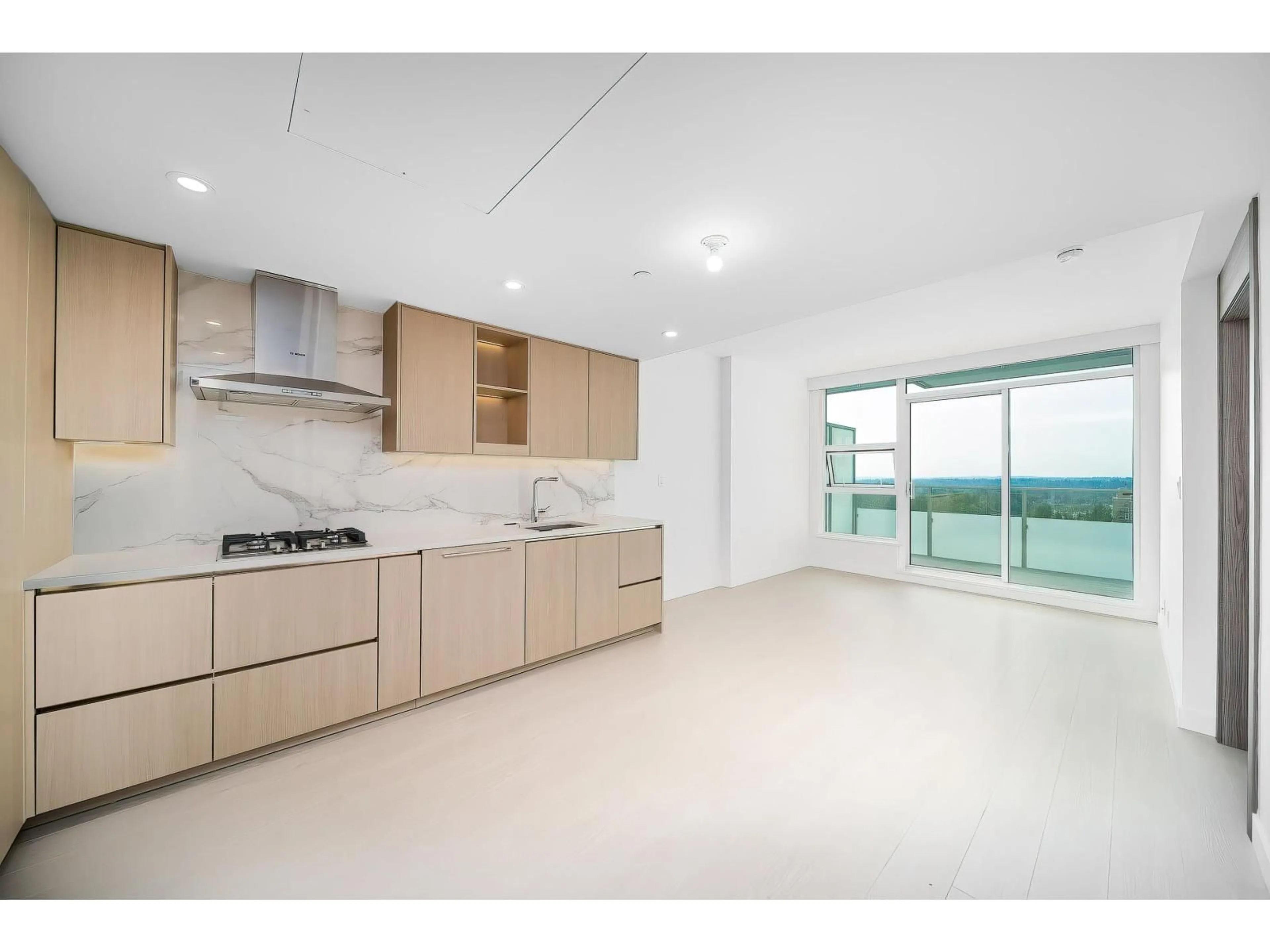 Open concept kitchen, ceramic/tile floor for 1606 - 13778 100, Surrey British Columbia V3T0V3
