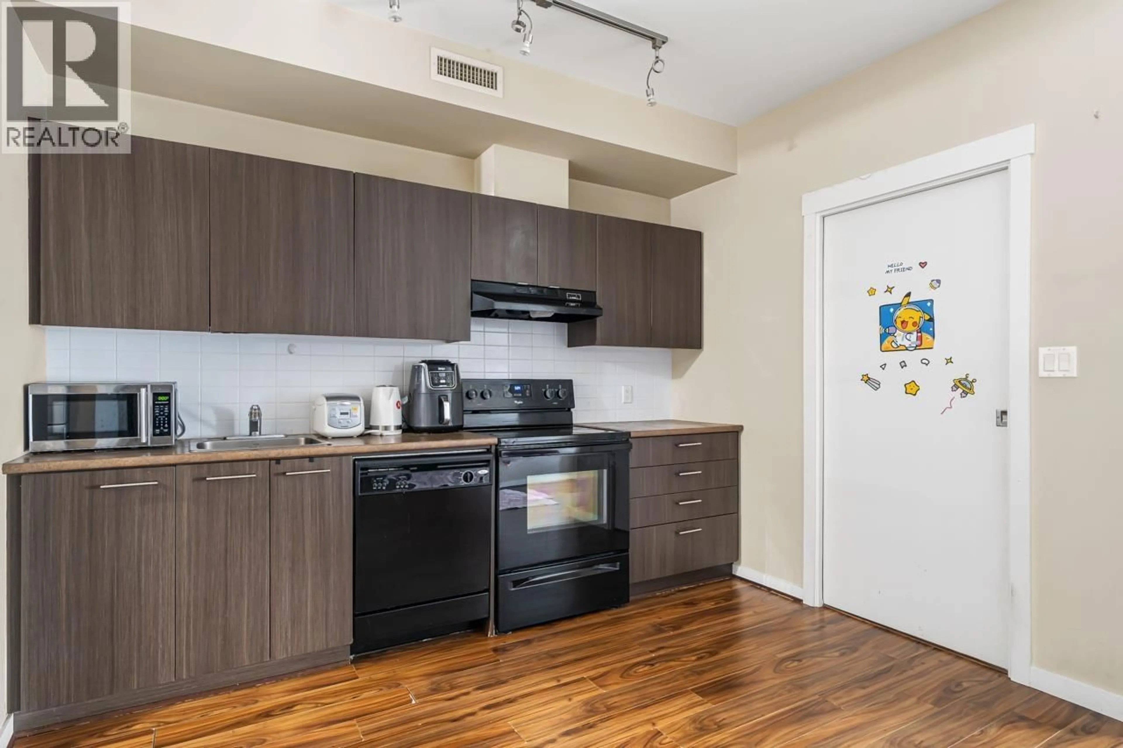 Standard kitchen, wood/laminate floor for 686 - 4133 STOLBERG STREET, Richmond British Columbia V6X0J3