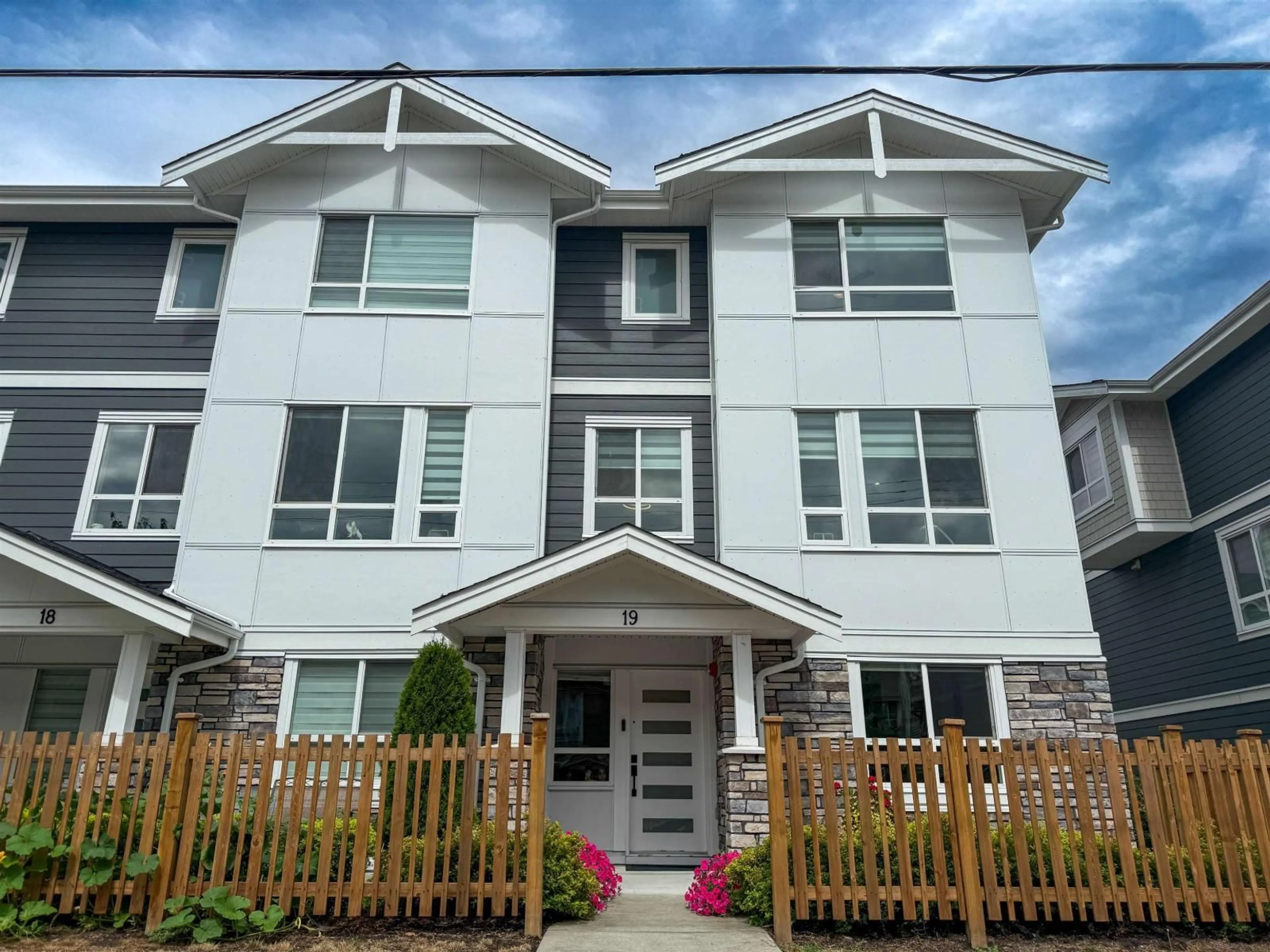 Home with vinyl exterior material, unknown for 19 - 19743 55A, Langley British Columbia V3A0J9