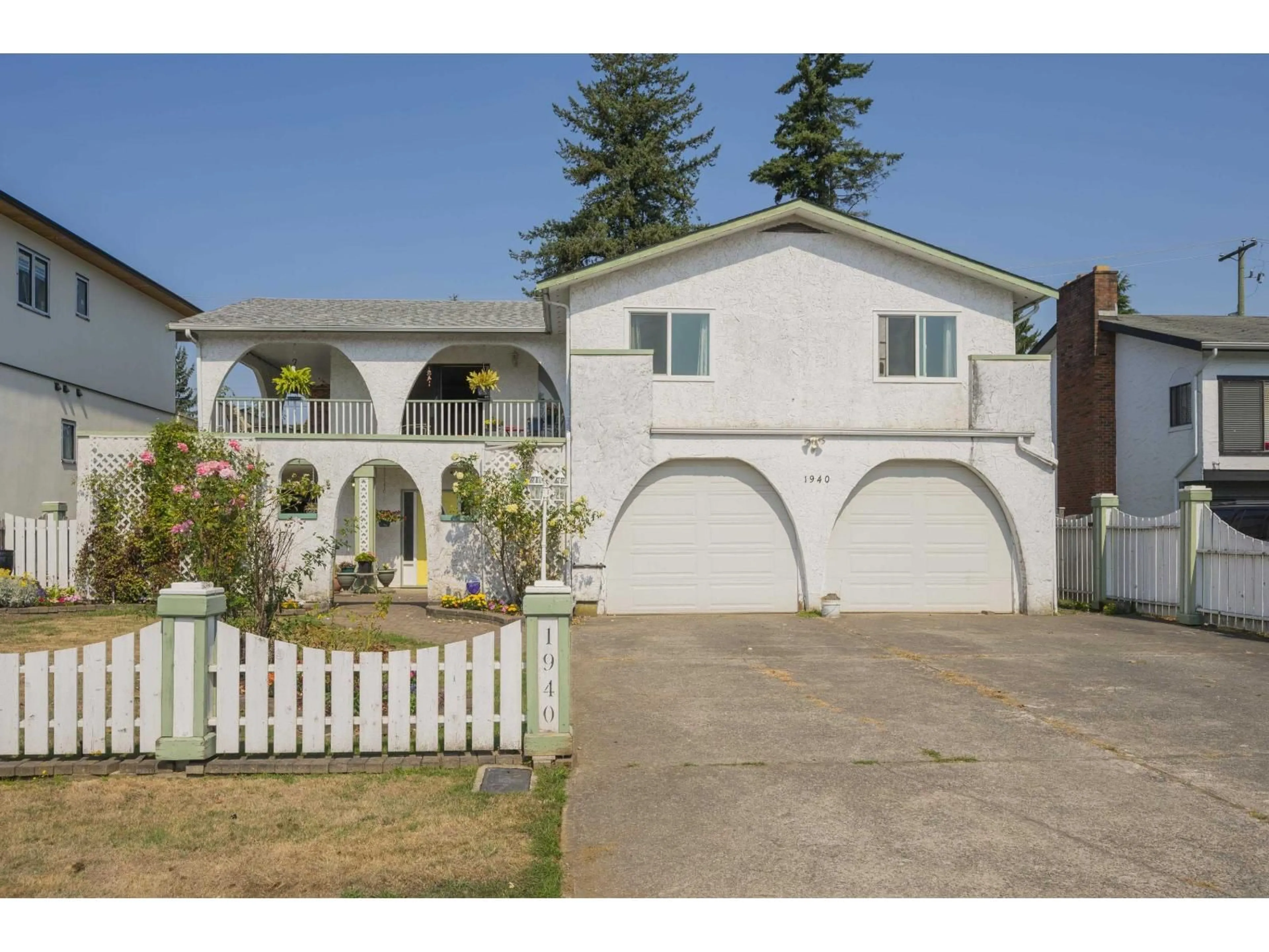 Home with vinyl exterior material, street for 1940 CATALINA, Abbotsford British Columbia V2T3W1