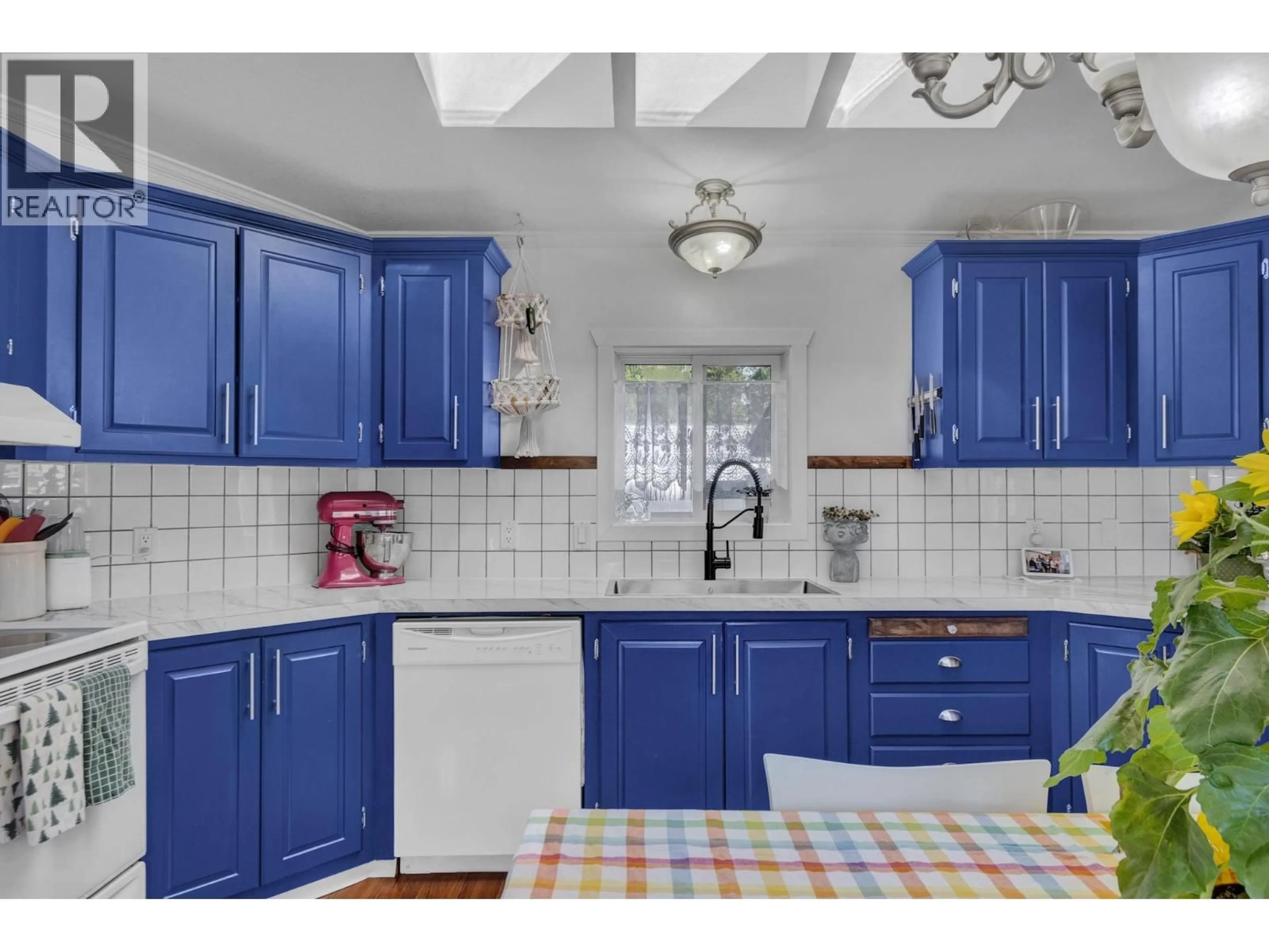 Standard kitchen, ceramic/tile floor for 2986 GREENFOREST CRESCENT, Prince George British Columbia V2K5B5