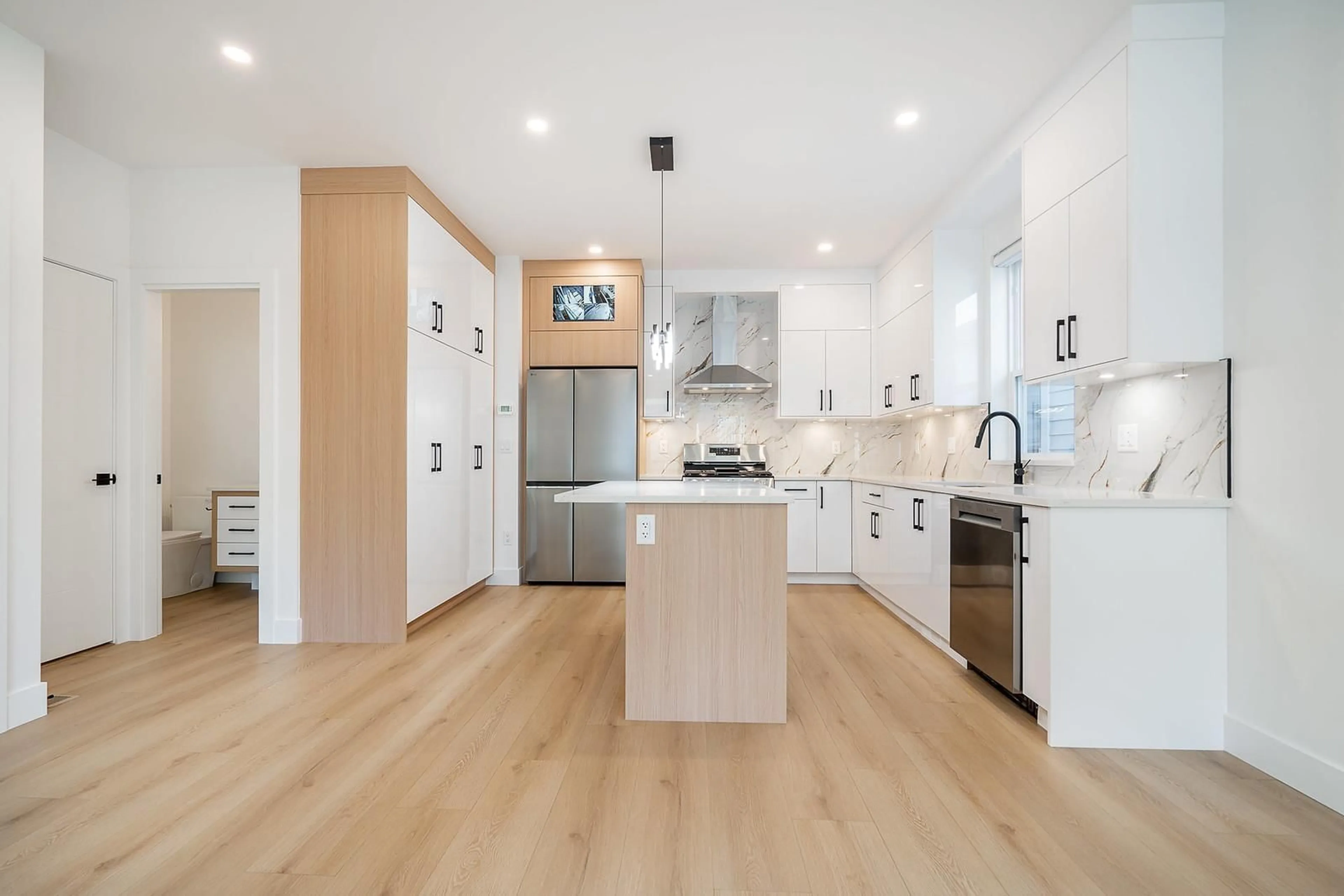 Open concept kitchen, unknown for 1 - 16697 16, Surrey British Columbia V3S9X7