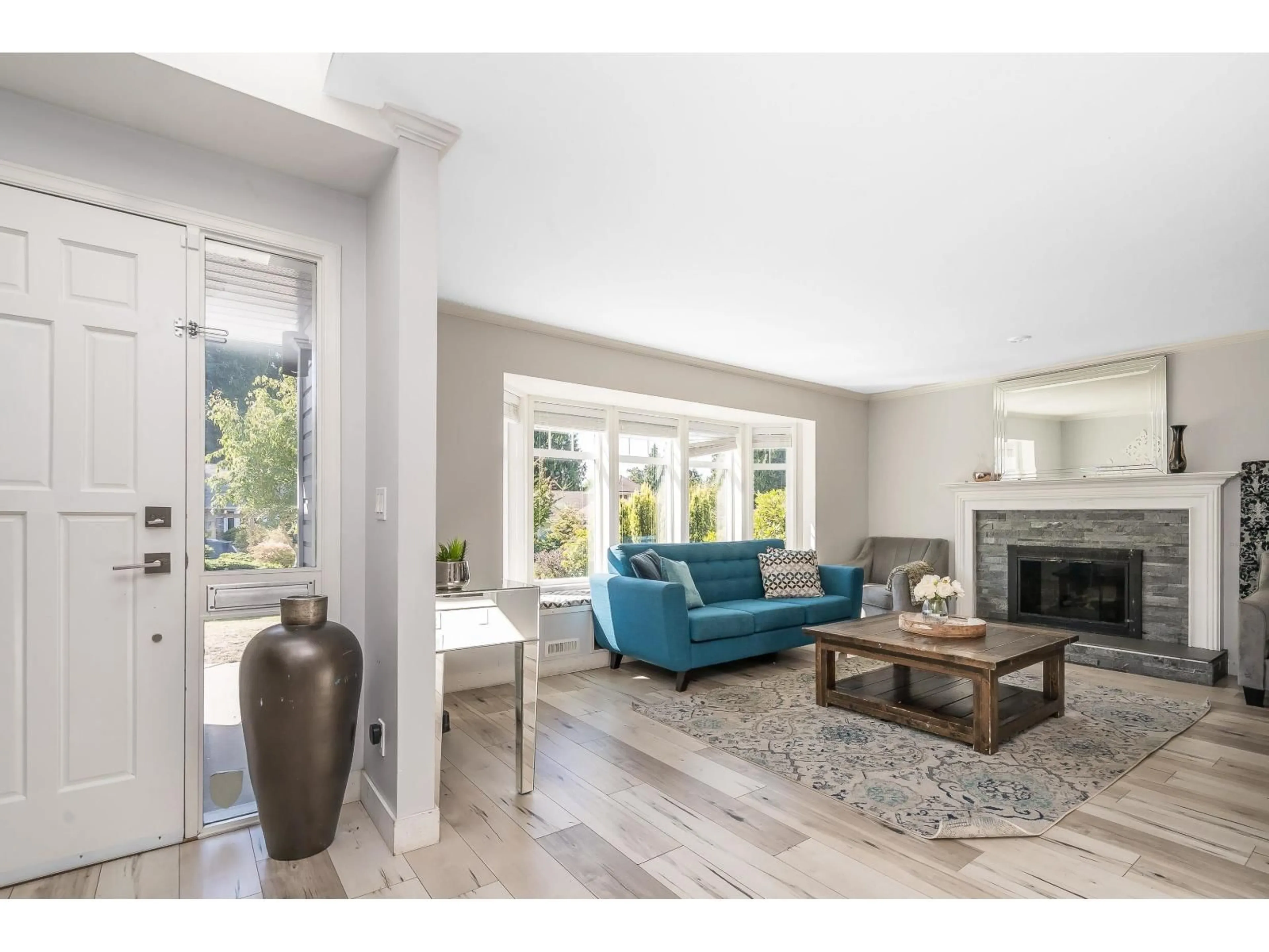 Living room with furniture, unknown for 12549 21A, Surrey British Columbia V4A7H6