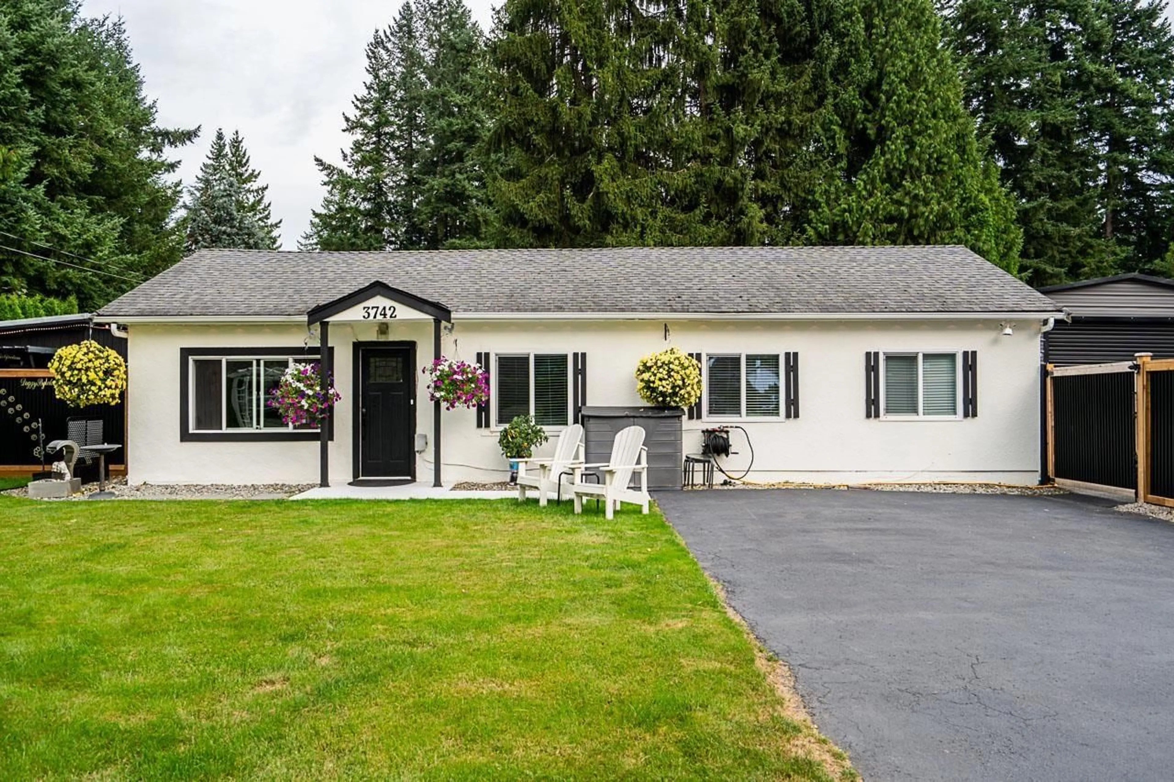 Home with vinyl exterior material, mountain view for 3742 204, Langley British Columbia V3A1X4