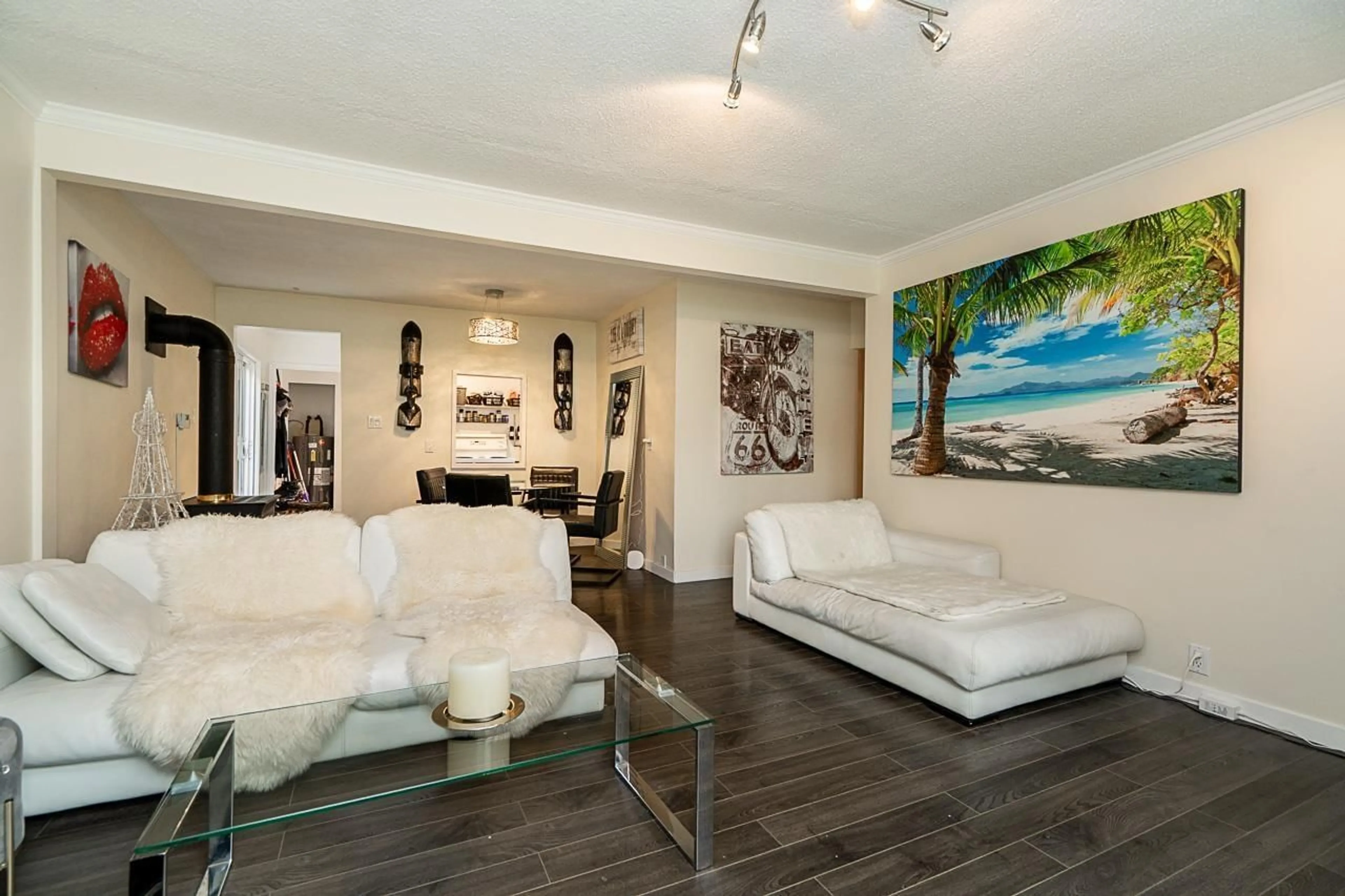 Living room with furniture, unknown for 3742 204, Langley British Columbia V3A1X4