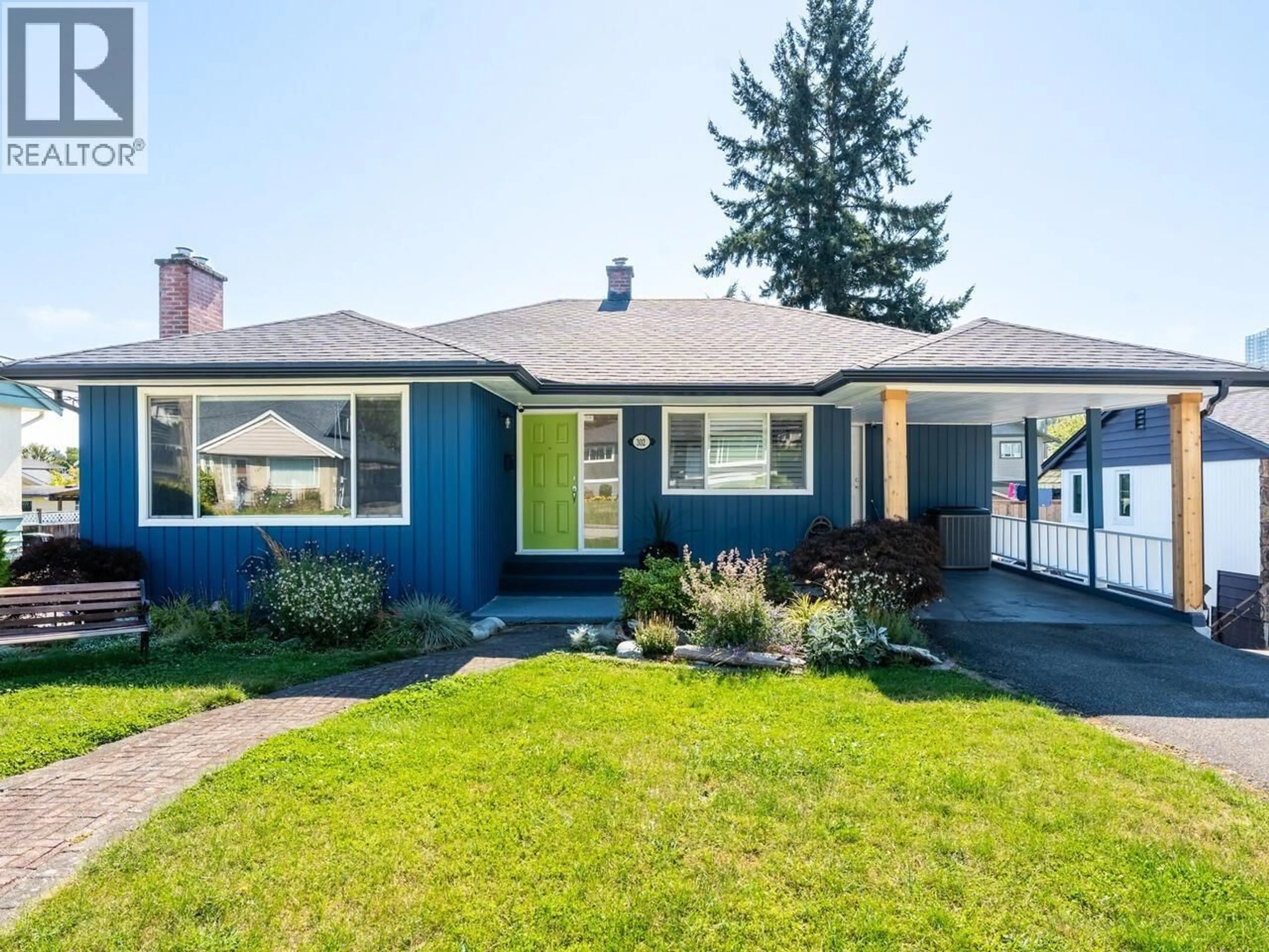 Home with vinyl exterior material, street for 302 BLACKMAN STREET, New Westminster British Columbia V3L2A7