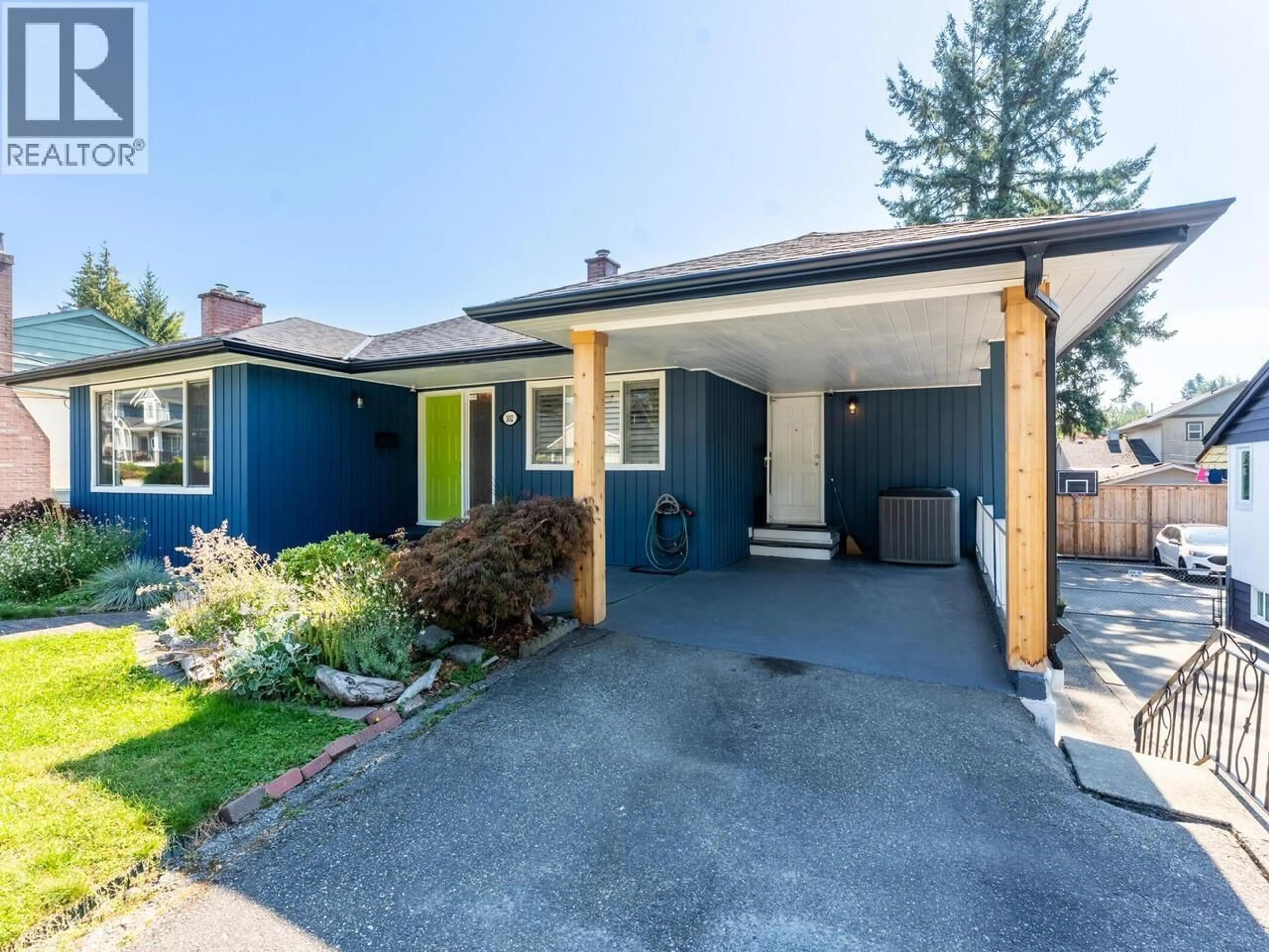 Home with vinyl exterior material, street for 302 BLACKMAN STREET, New Westminster British Columbia V3L2A7