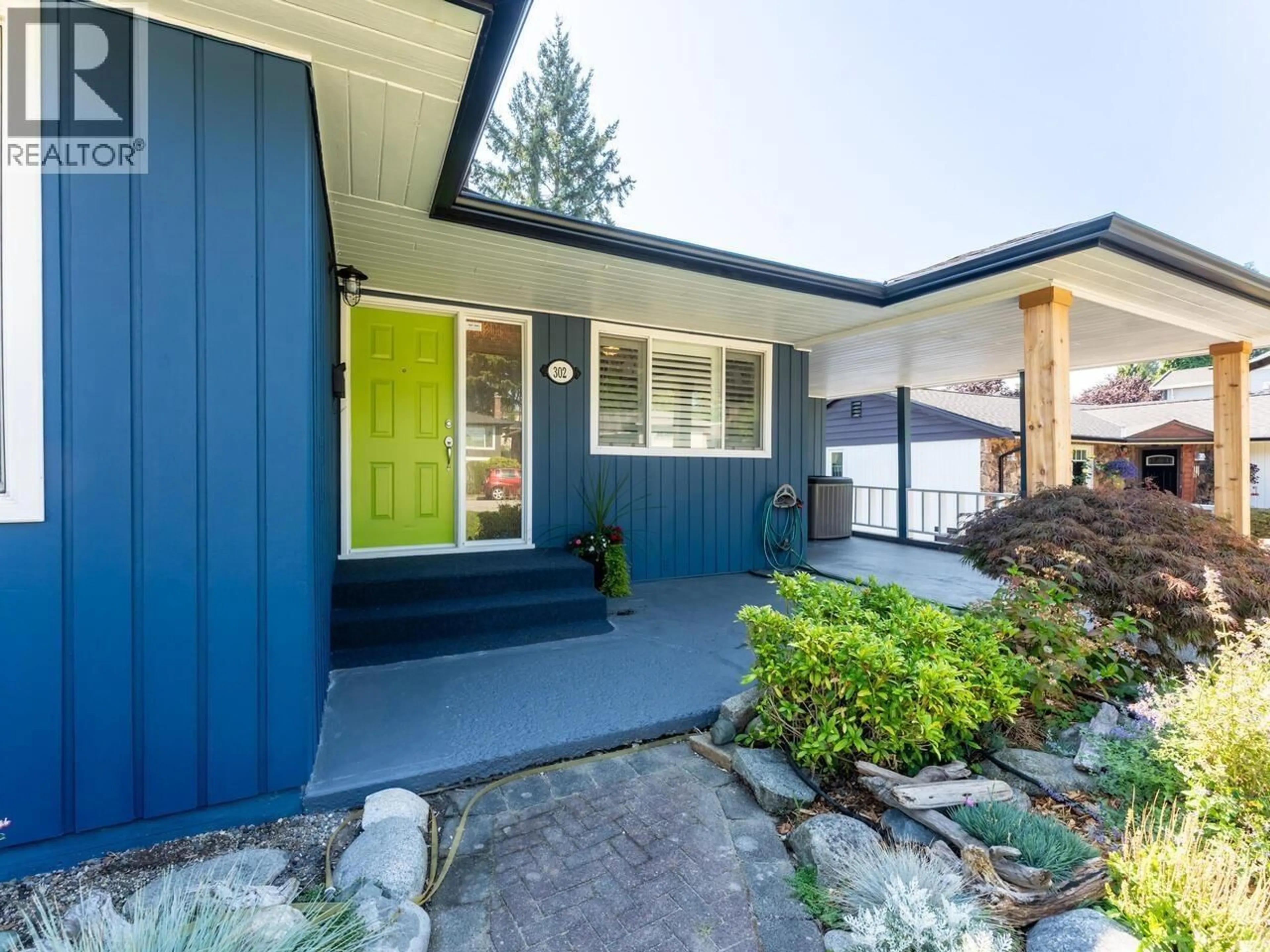 Home with vinyl exterior material, street for 302 BLACKMAN STREET, New Westminster British Columbia V3L2A7