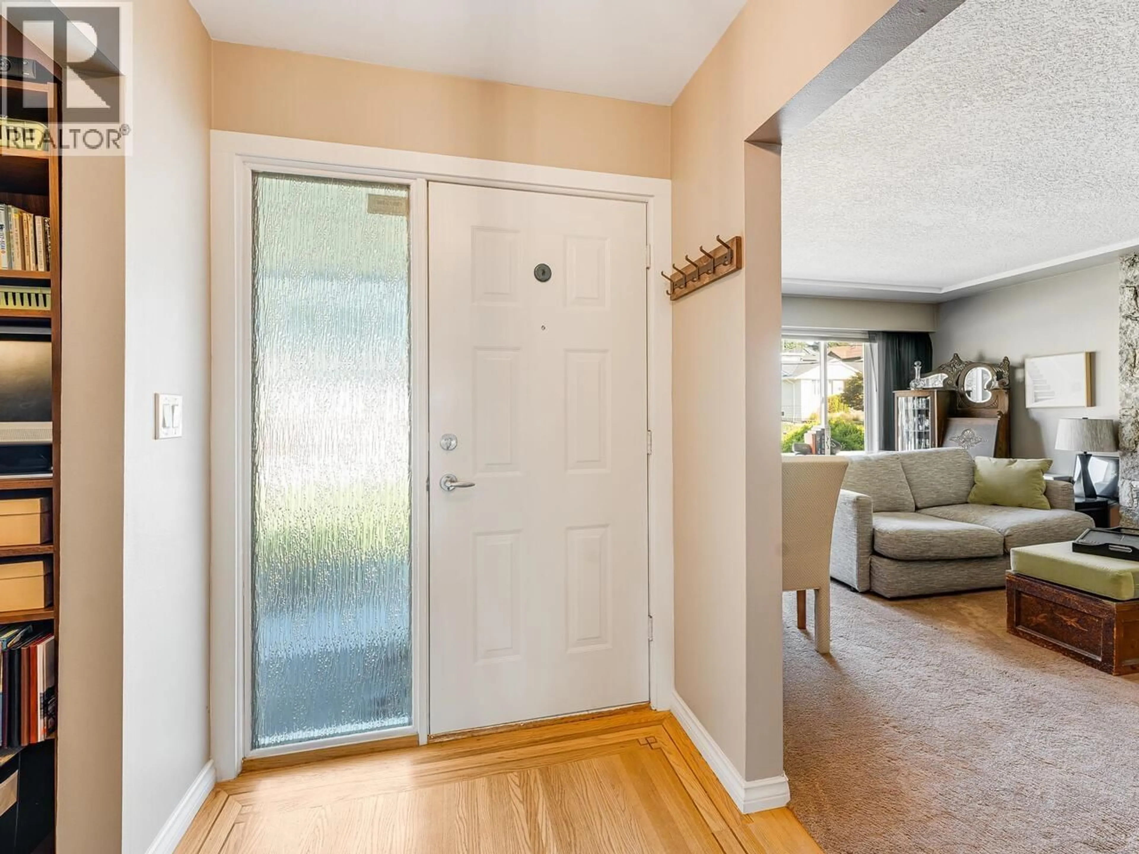 Indoor entryway for 302 BLACKMAN STREET, New Westminster British Columbia V3L2A7