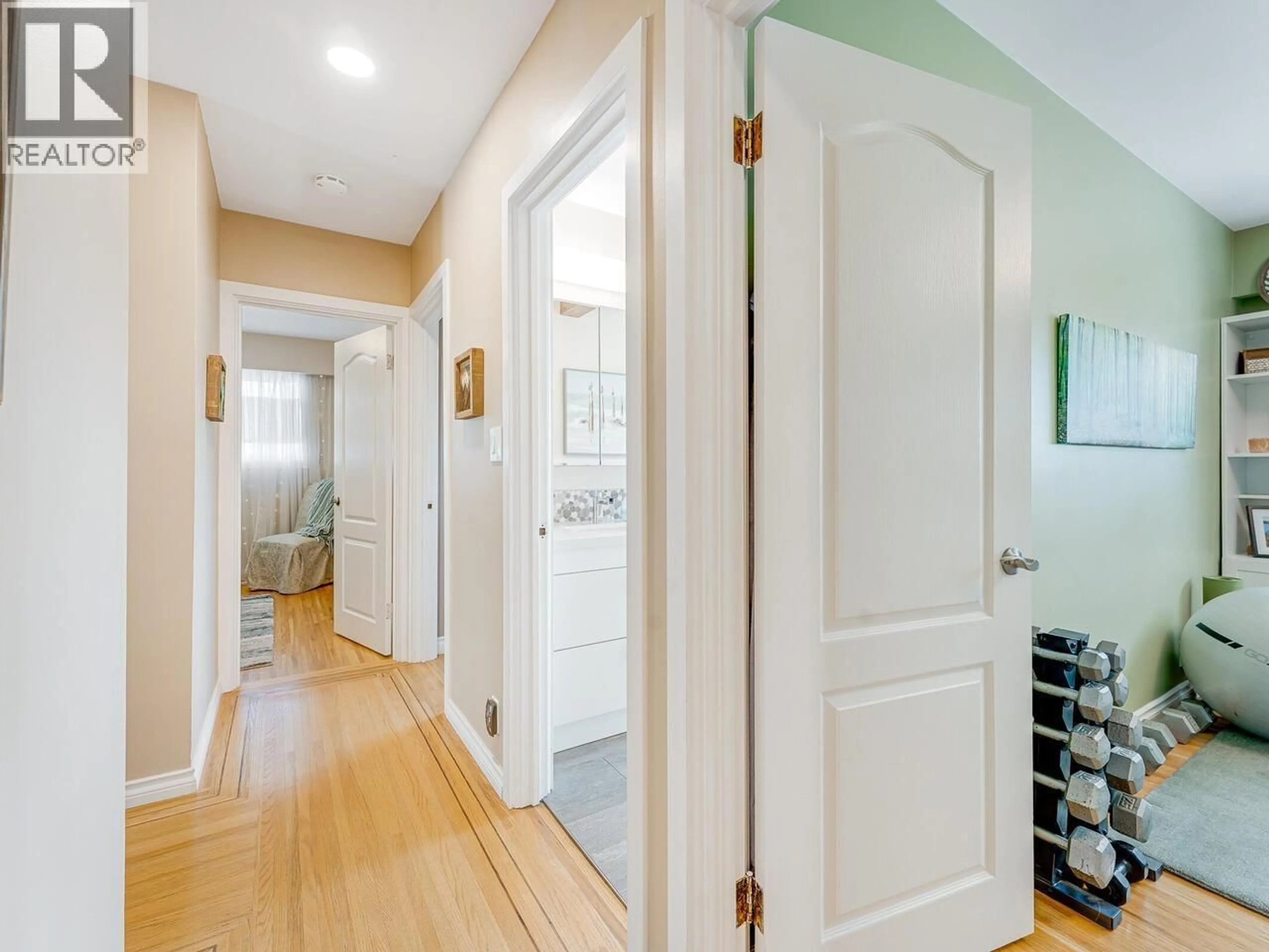 Indoor entryway for 302 BLACKMAN STREET, New Westminster British Columbia V3L2A7