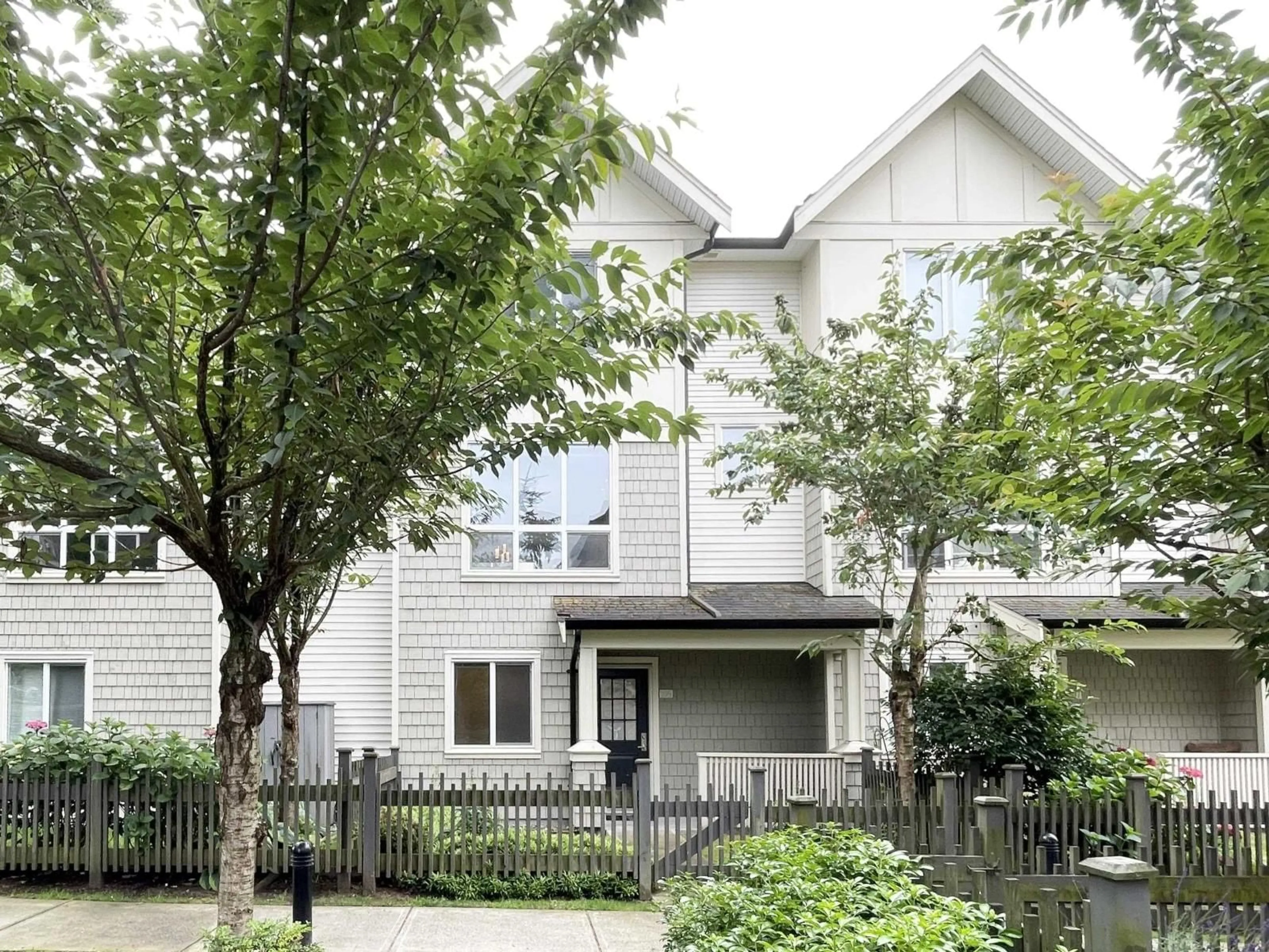 Home with vinyl exterior material, street for 108 - 7848 209, Langley British Columbia V2Y0M4