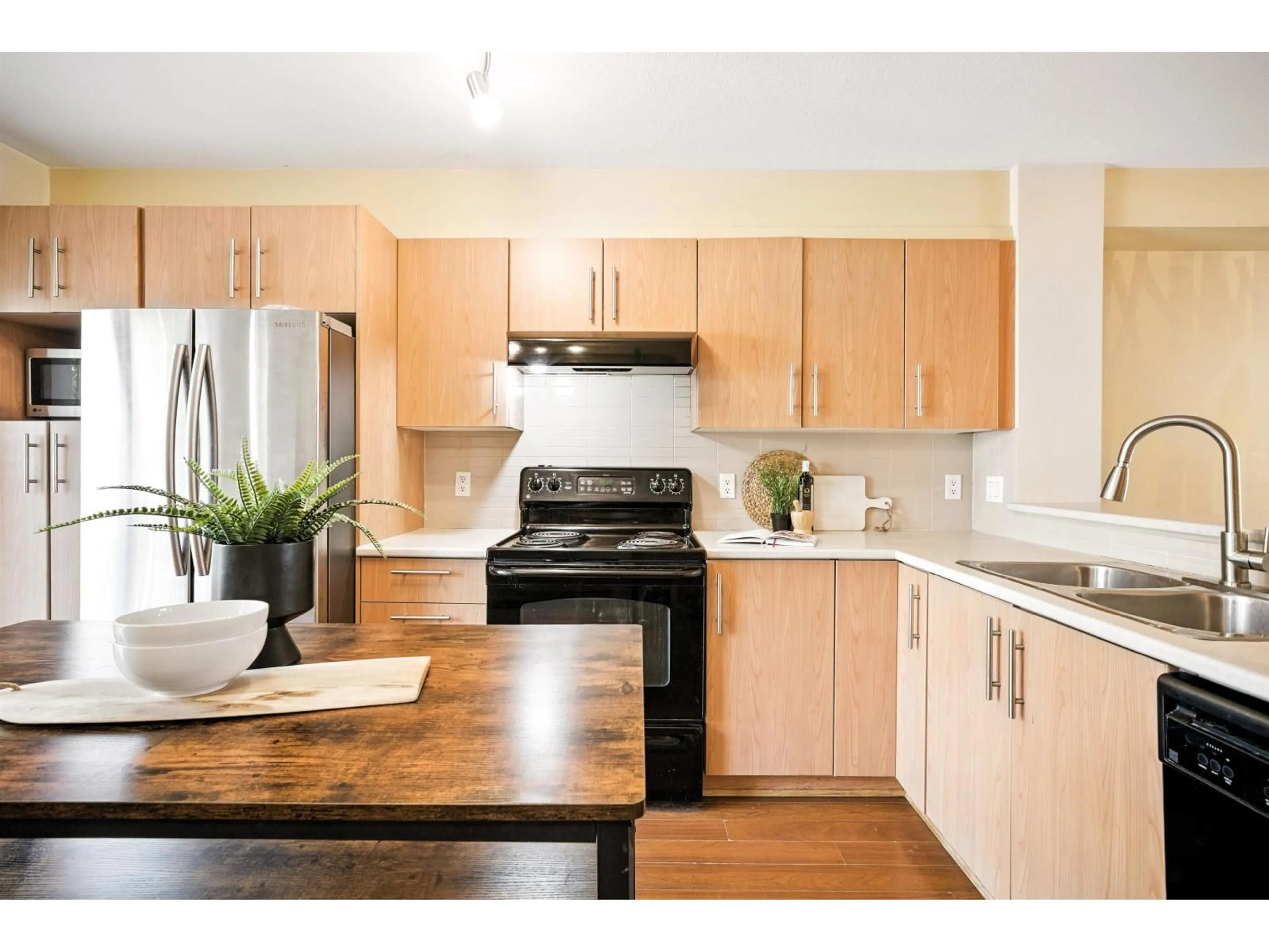 Open concept kitchen, wood/laminate floor for 51 - 20875 80, Langley British Columbia V2Y0B2