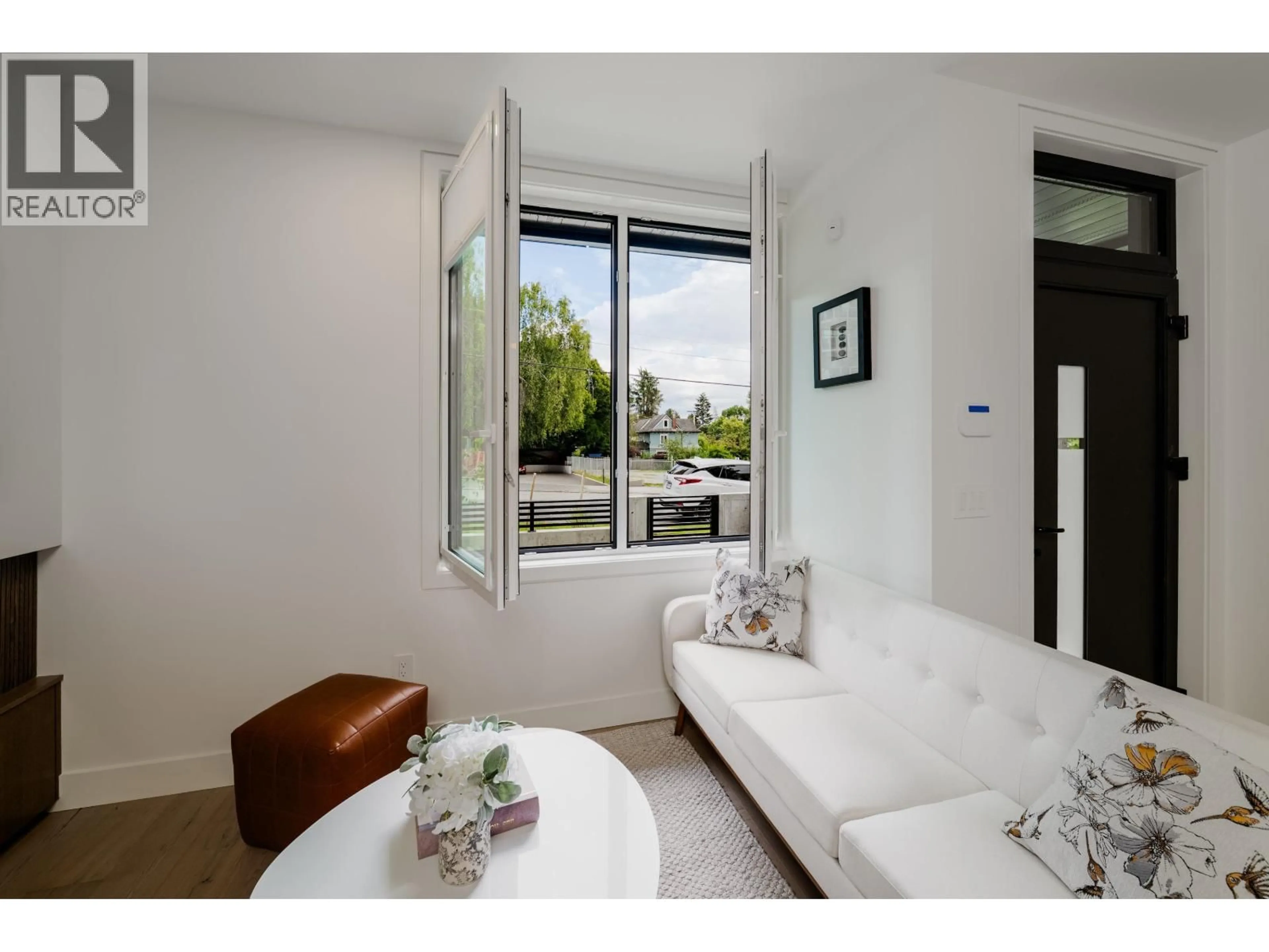 Living room with furniture, unknown for 1 - 817 ST. ANDREWS STREET, New Westminster British Columbia V3M1V9