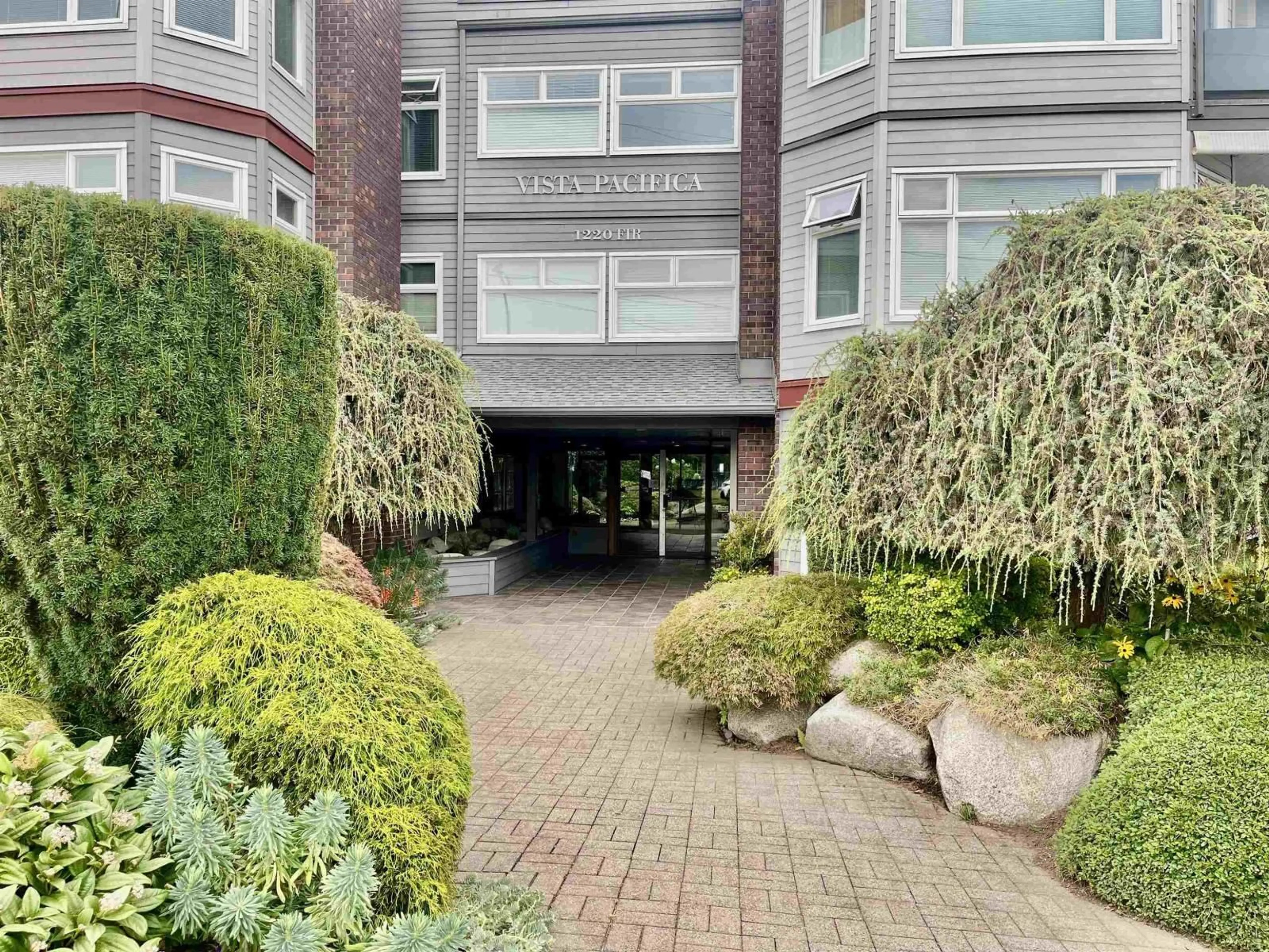 Indoor foyer for 411 - 1220 FIR, White Rock British Columbia V4B4B1