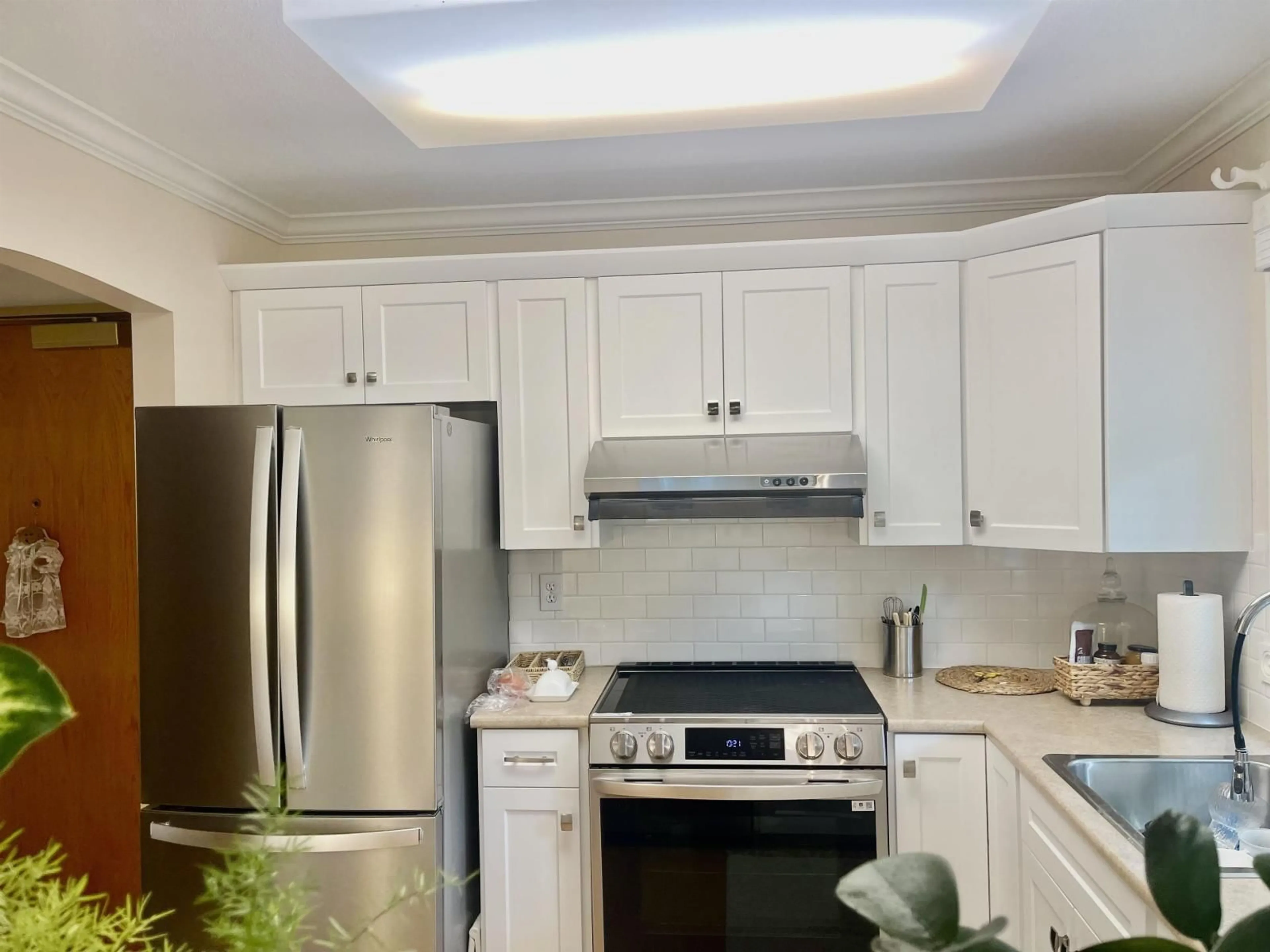 Standard kitchen, unknown for 411 - 1220 FIR, White Rock British Columbia V4B4B1