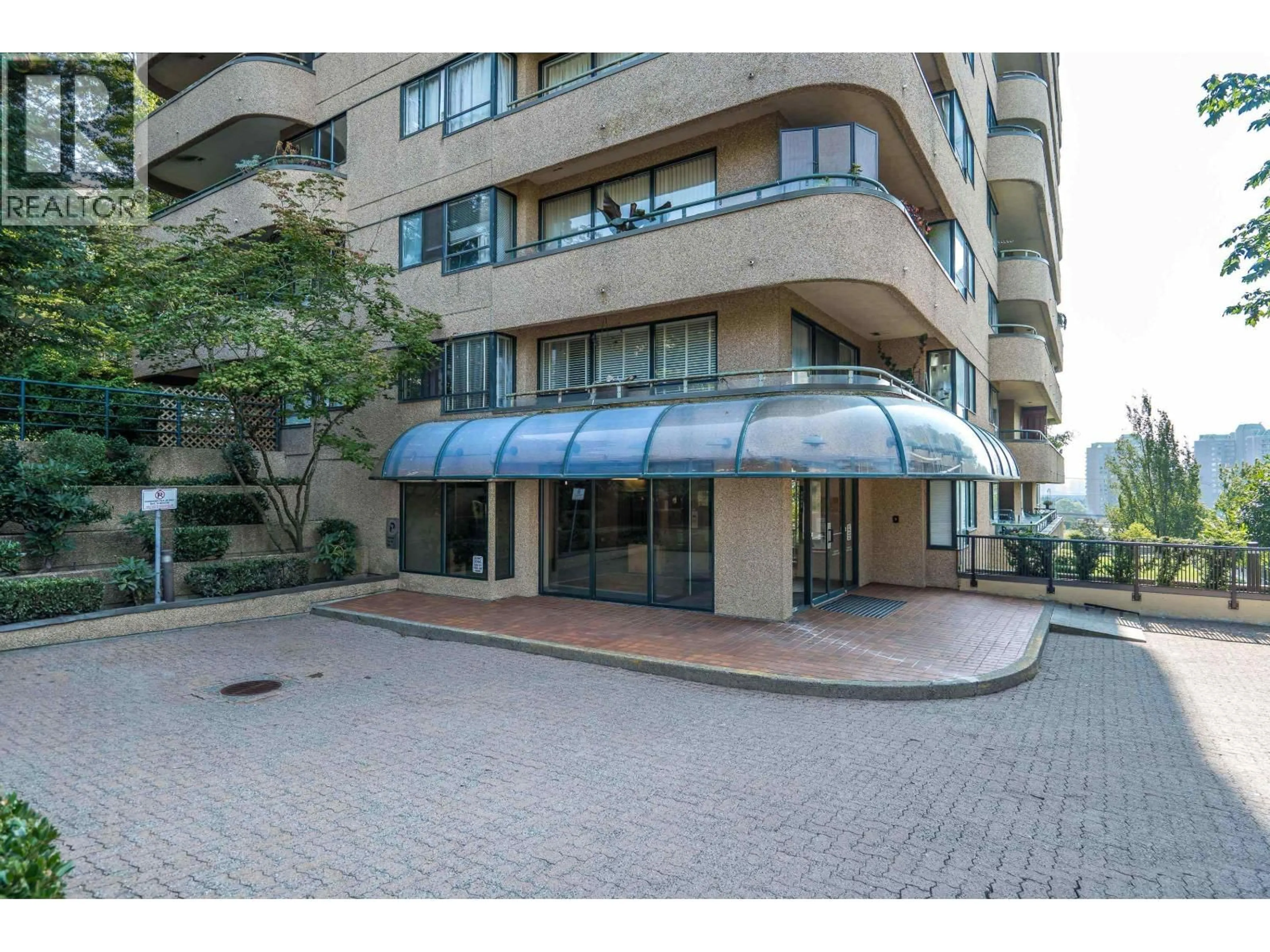 Indoor foyer for 404 - 1026 QUEENS AVENUE, New Westminster British Columbia V3M6B2