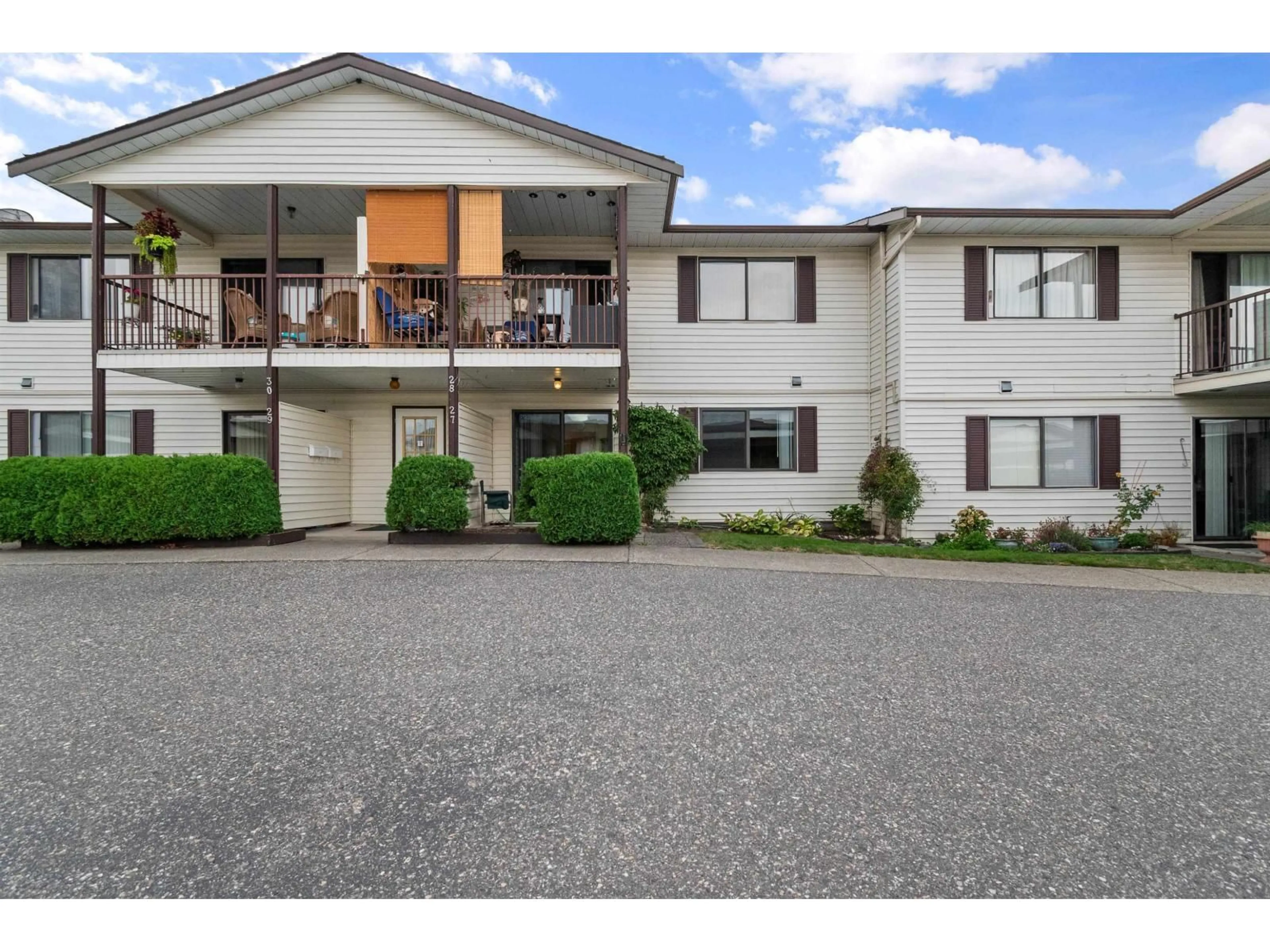 A pic from outside/outdoor area/front of a property/back of a property/a pic from drone, unknown for 27 - 7455 HURON STREET, Chilliwack British Columbia V2R2R9