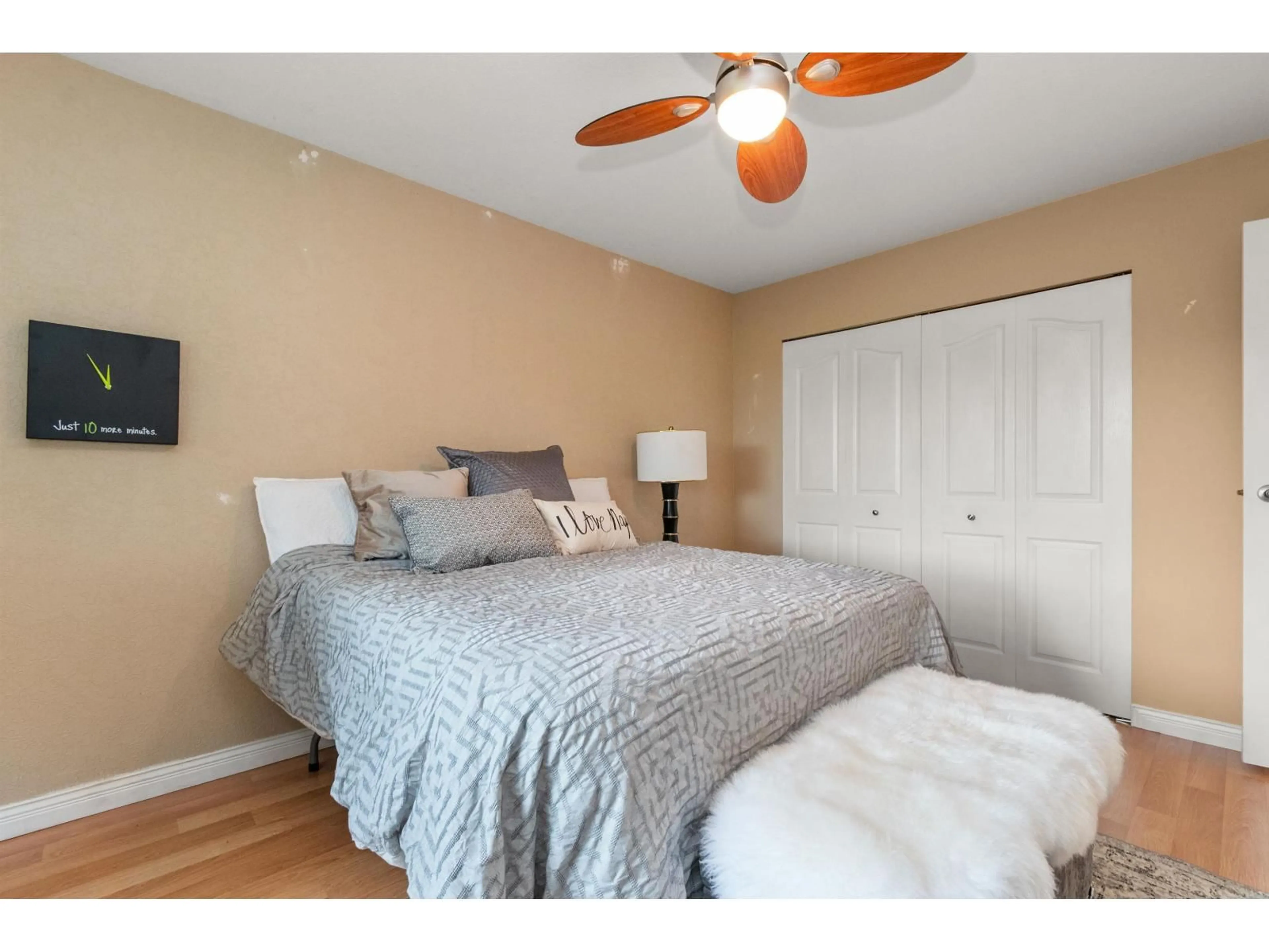 Bedroom with bed, wood/laminate floor for 27 - 7455 HURON STREET, Chilliwack British Columbia V2R2R9