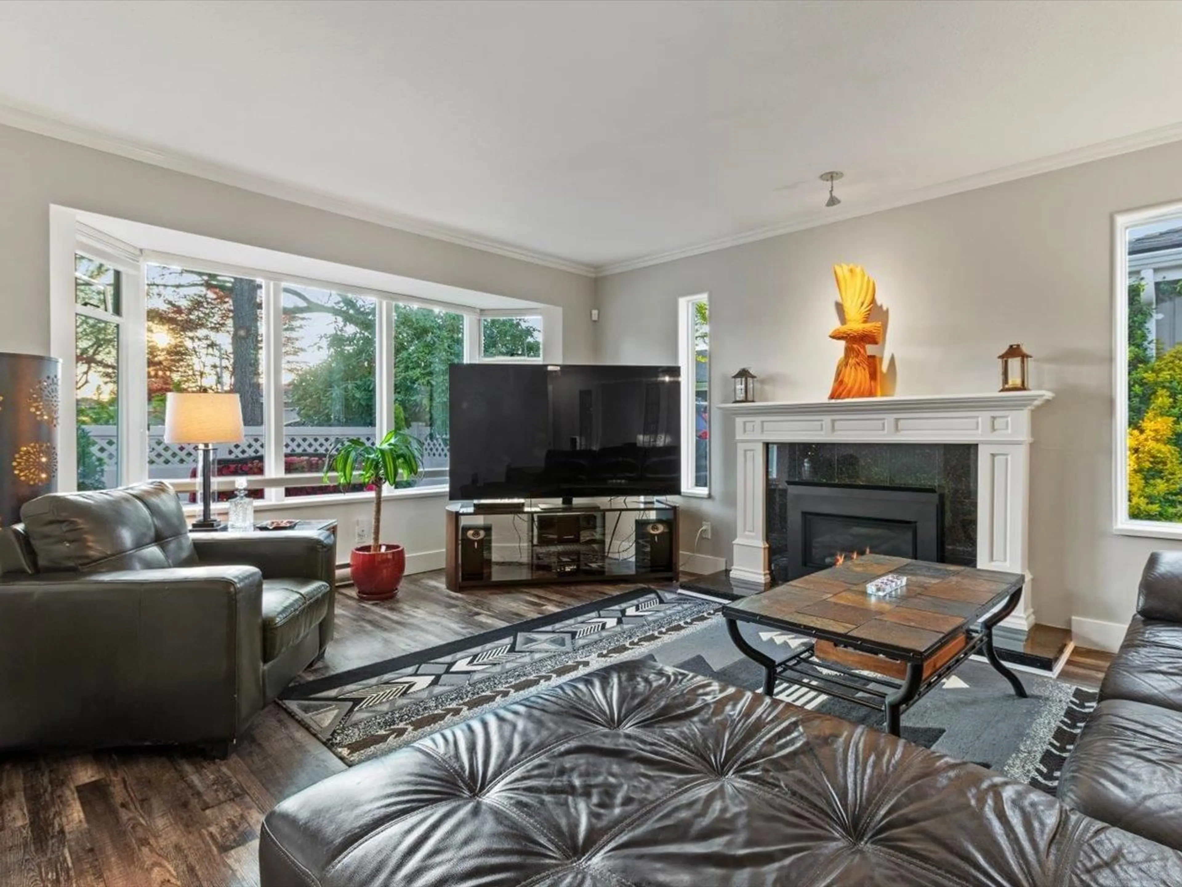 Living room with furniture, unknown for 117 - 14271 18A, Surrey British Columbia V4A7N8