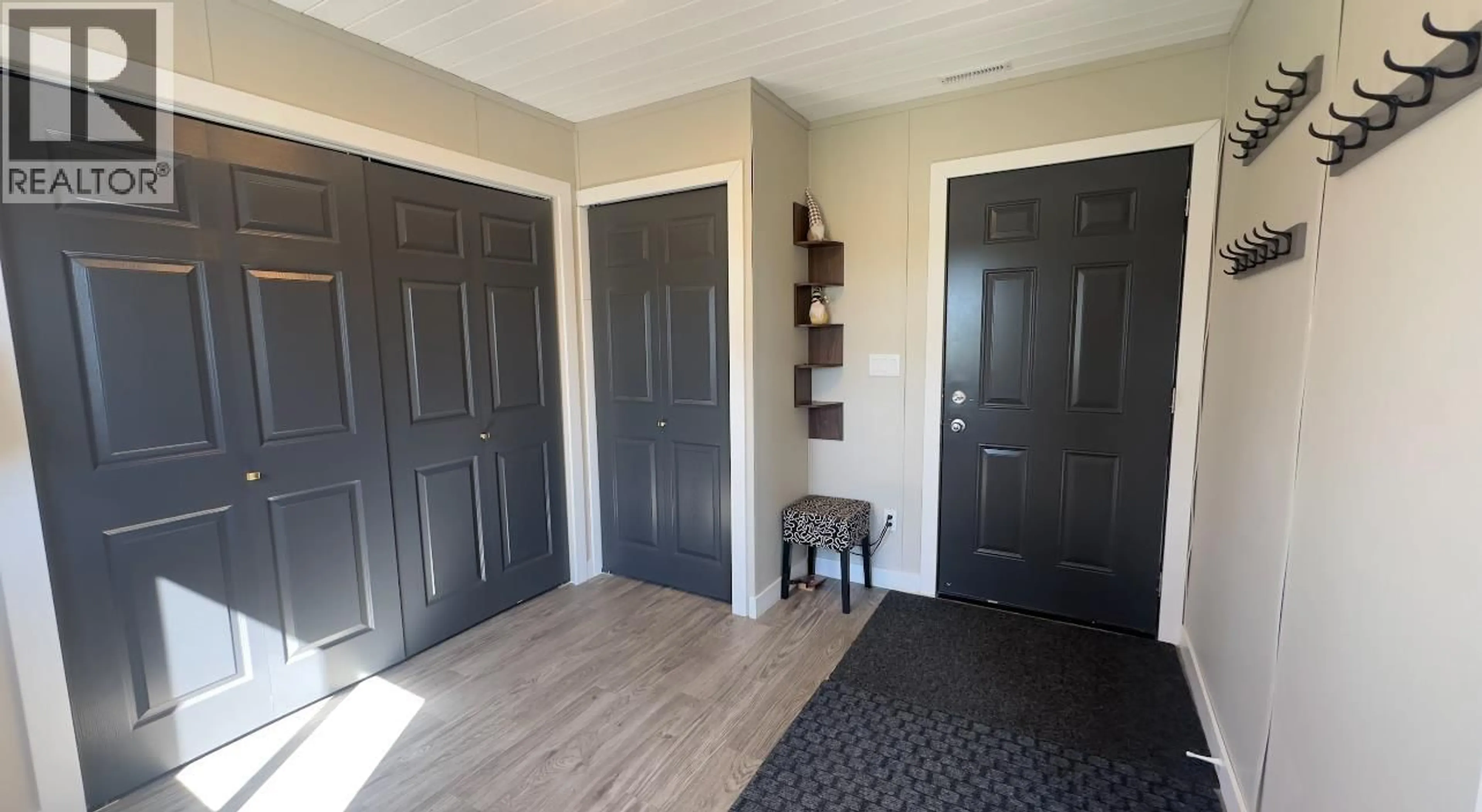 Indoor entryway for 11402 POPLAR ROAD, Fort St. John British Columbia V1J4M7