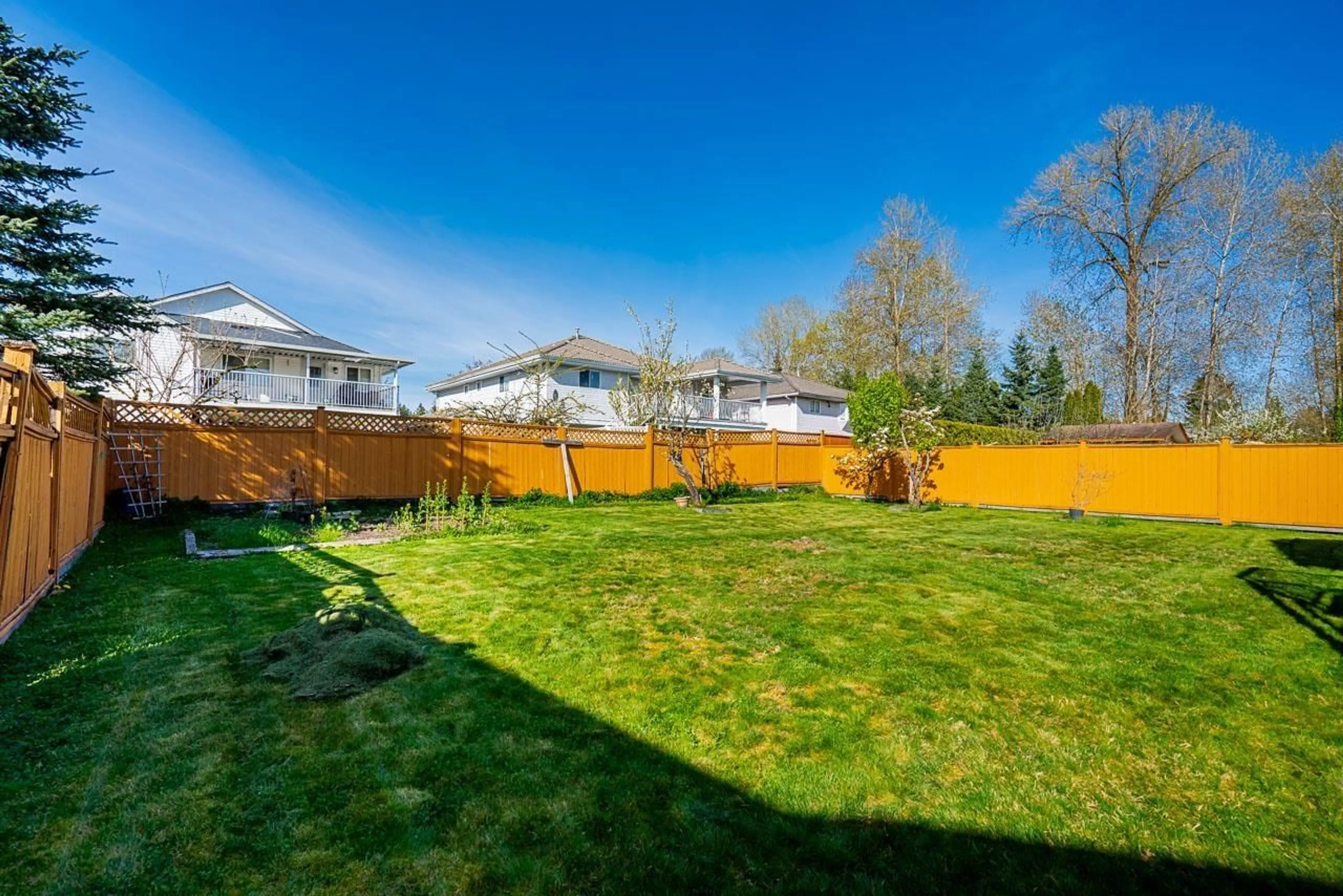 Patio, unknown for 14317 89A, Surrey British Columbia V3V7T1