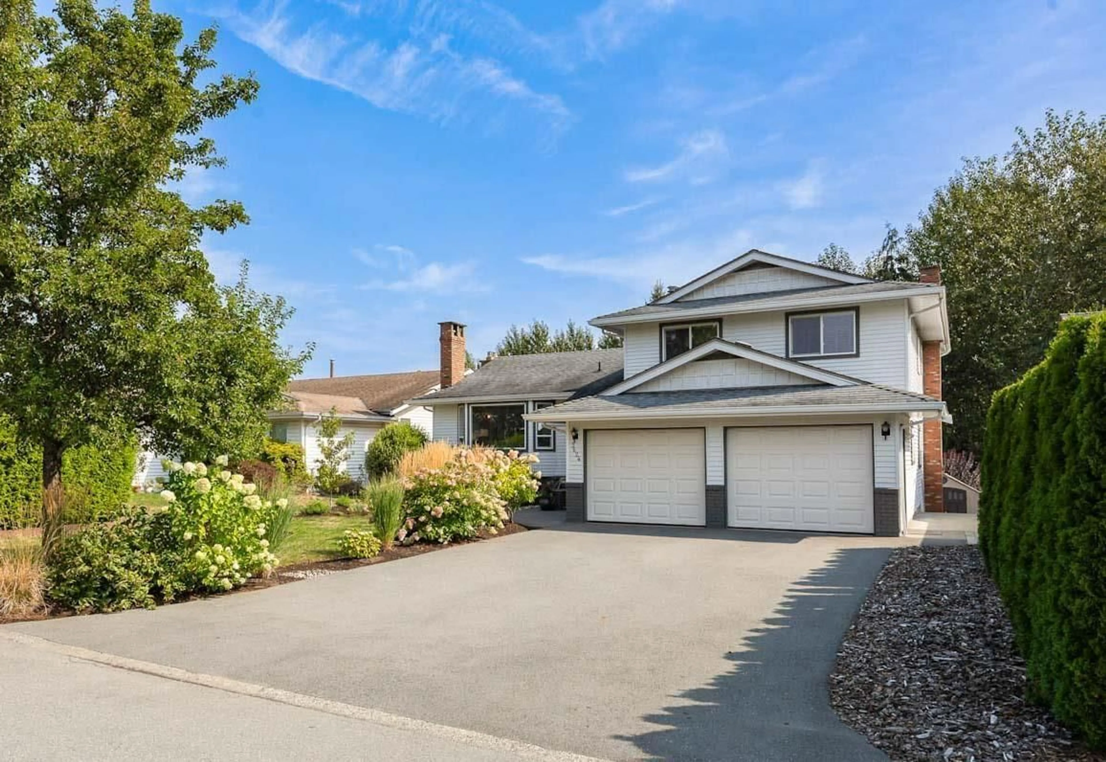Home with vinyl exterior material, street for 3624 ARGYLL, Abbotsford British Columbia V2S7A9