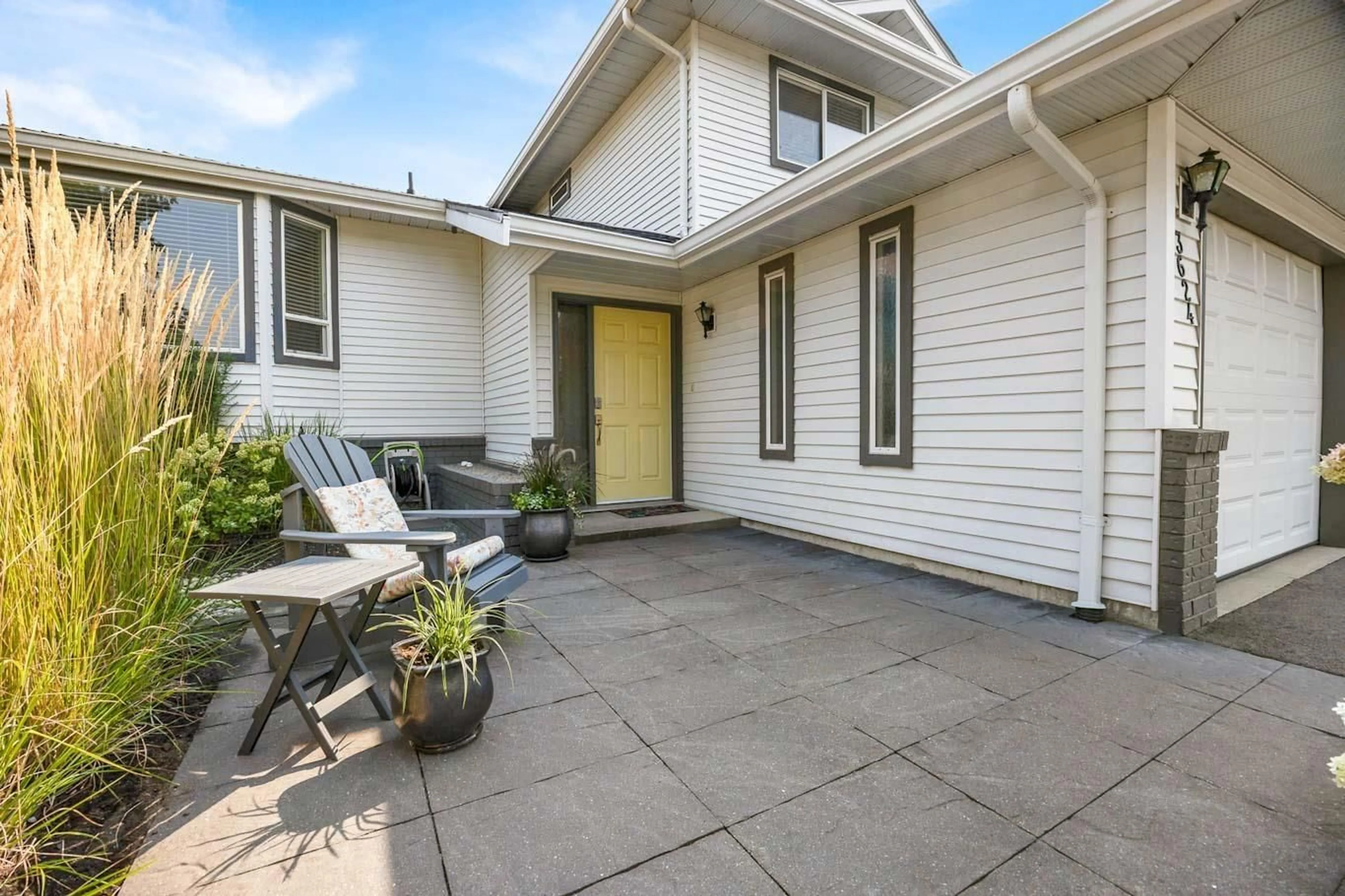 Home with vinyl exterior material, street for 3624 ARGYLL, Abbotsford British Columbia V2S7A9