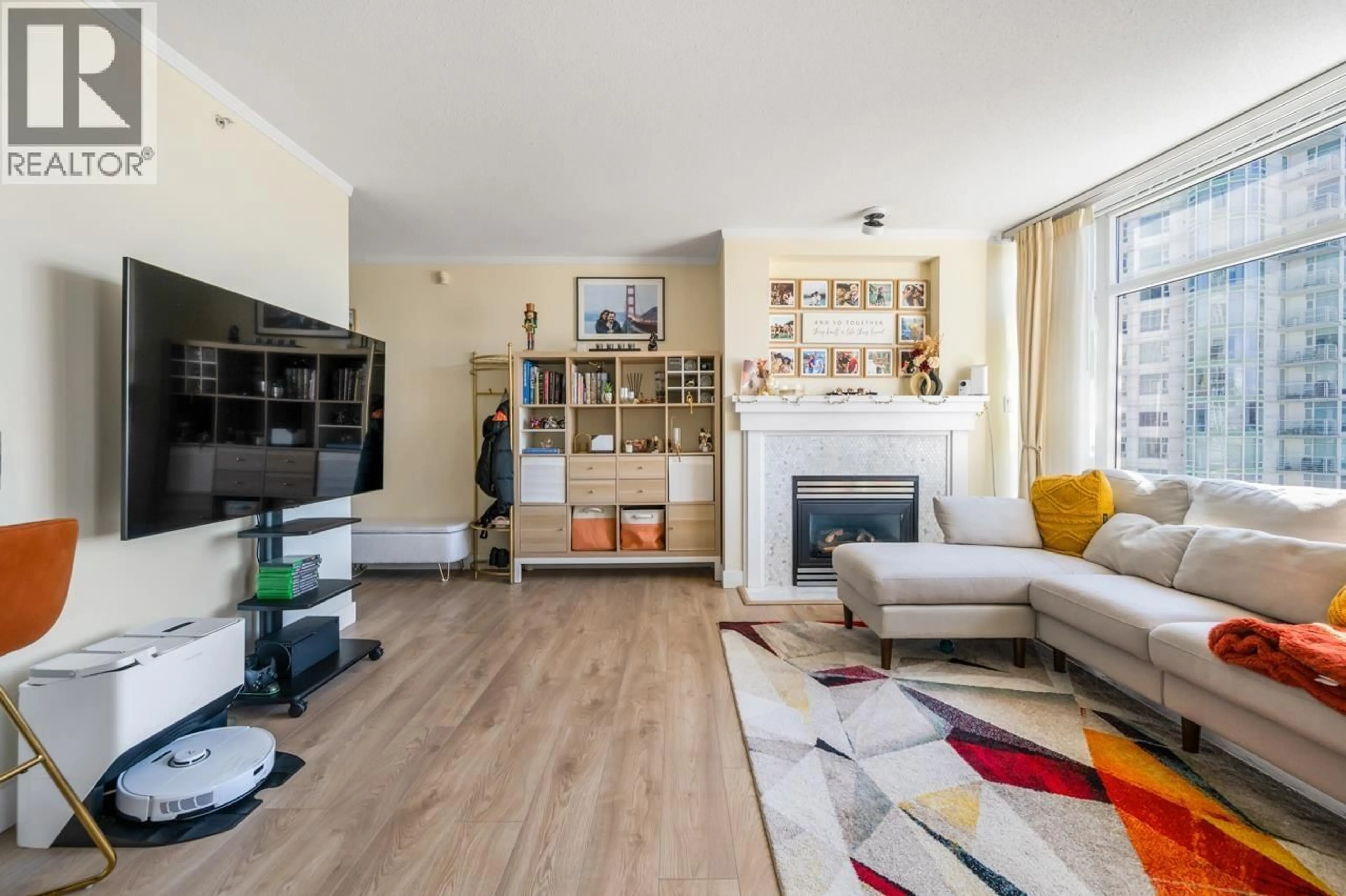 Living room with furniture, wood/laminate floor for 2608 - 198 AQUARIUS MEWS, Vancouver British Columbia V6Z2Y4