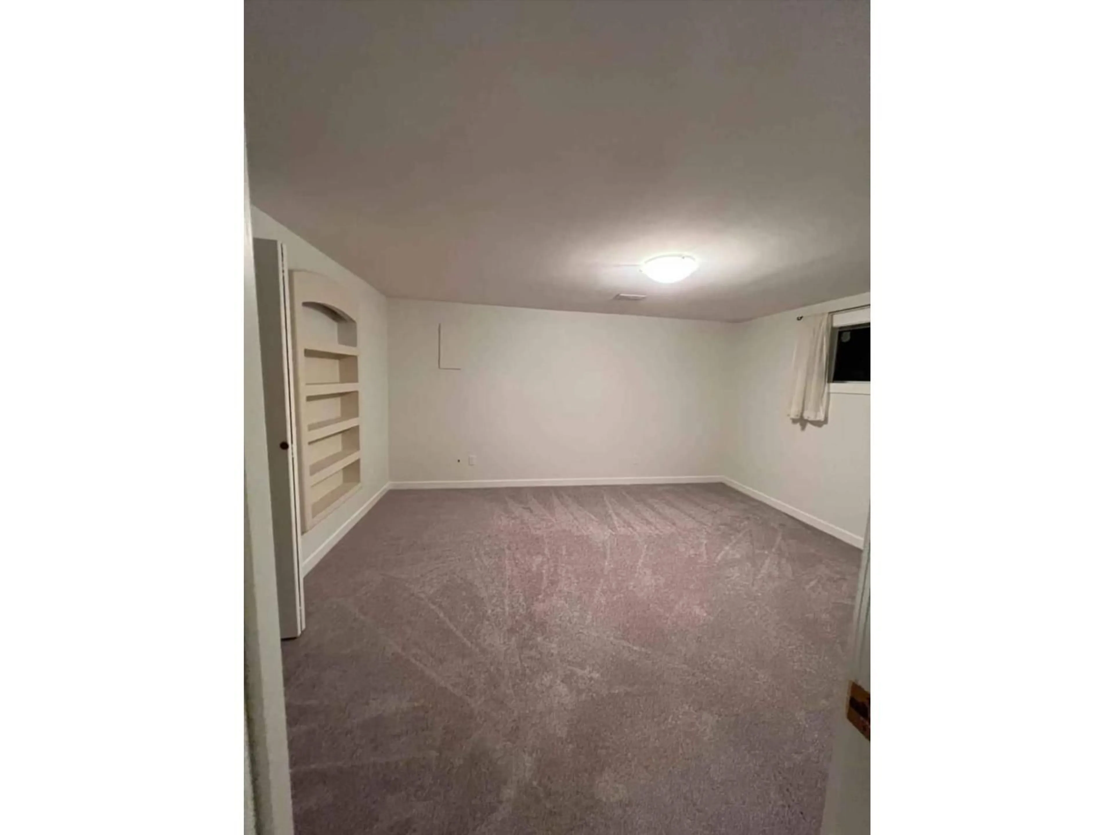 A pic of a room for 32611 HOLLYWOOD, Abbotsford British Columbia V2T1R9