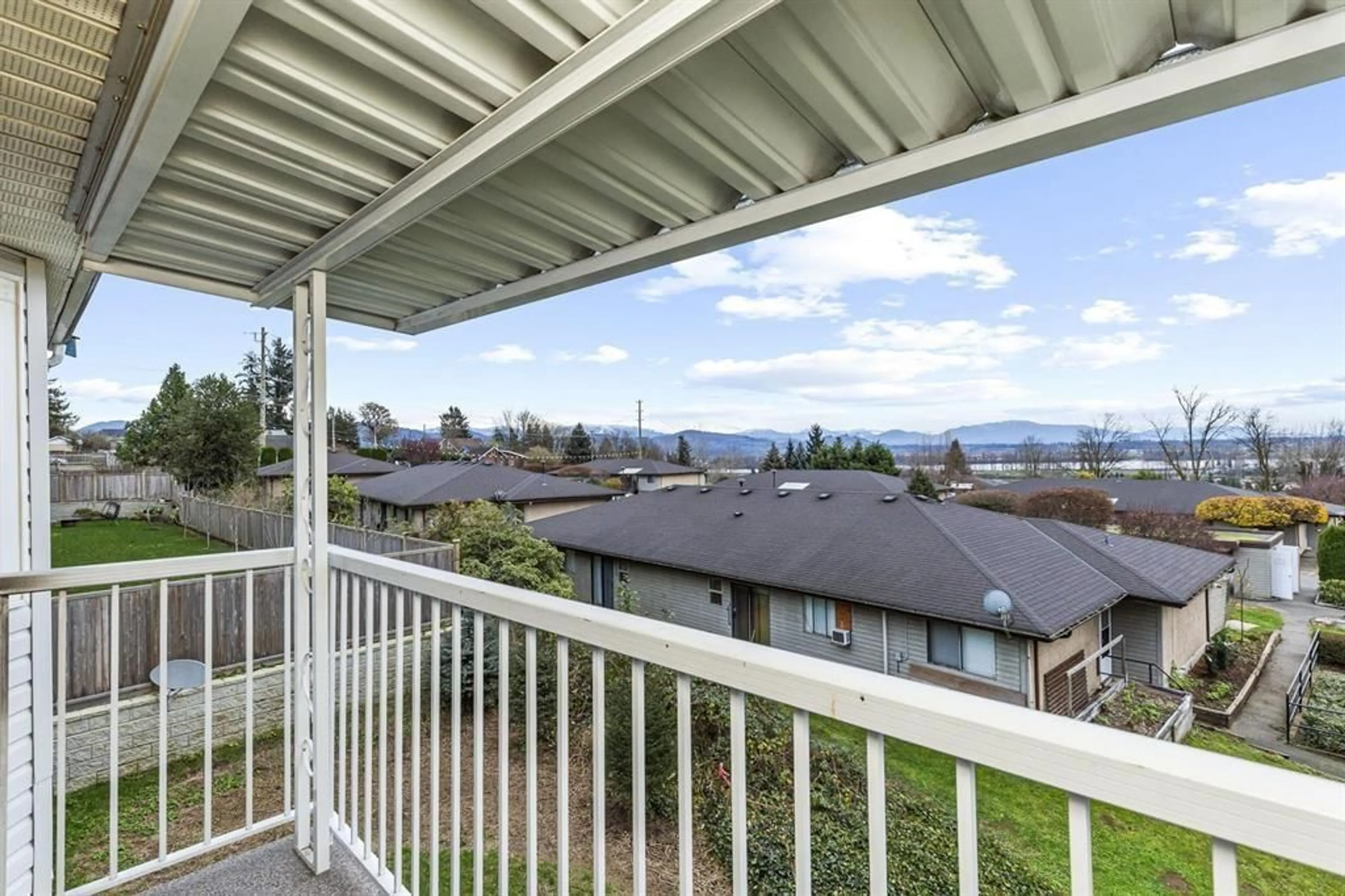 Patio, water/lake/river/ocean view for 13 - 32752 4, Mission British Columbia V2V1R4