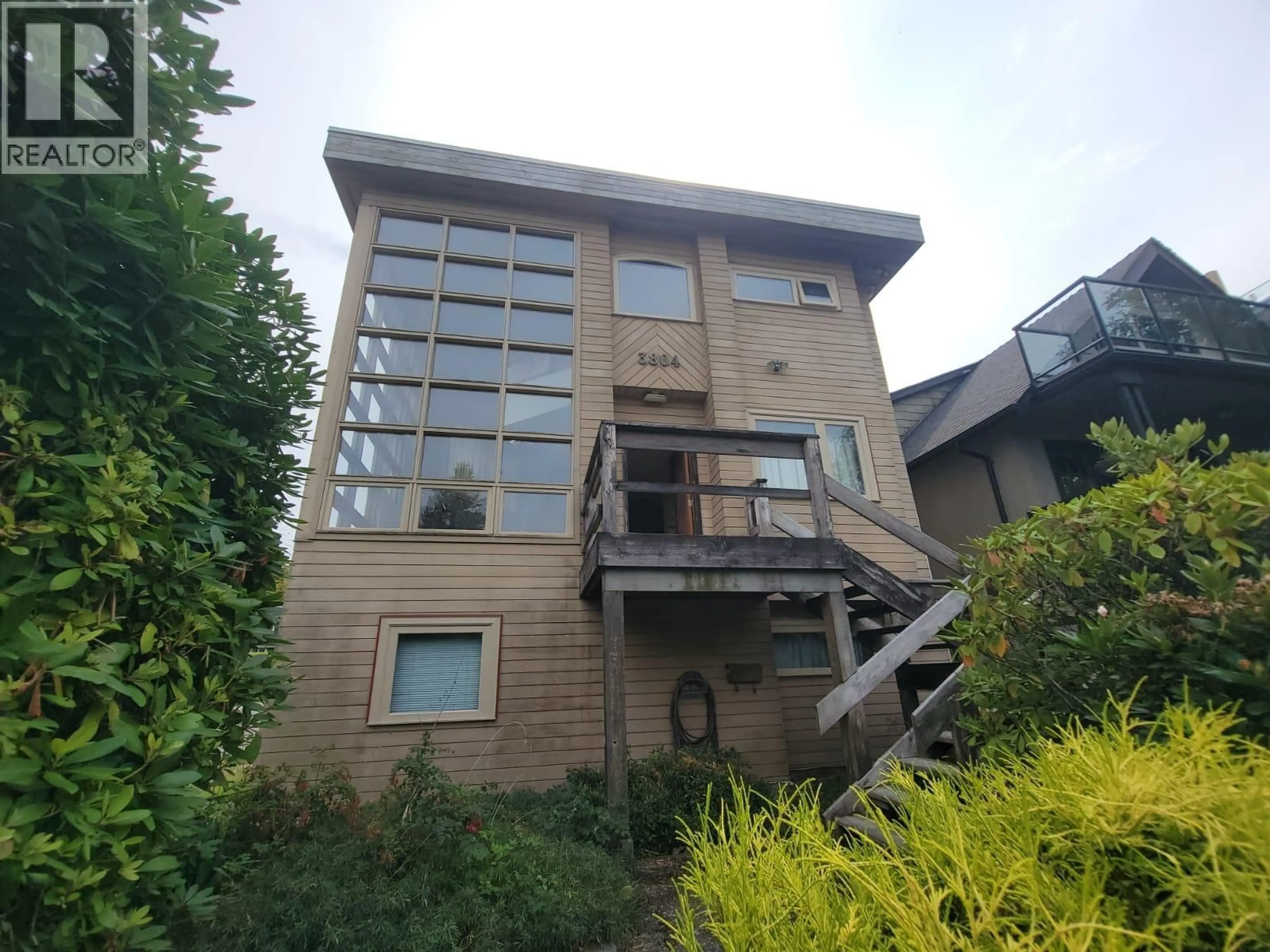 A pic from outside/outdoor area/front of a property/back of a property/a pic from drone, building for 3804 14TH AVENUE, Vancouver British Columbia V6R2W9