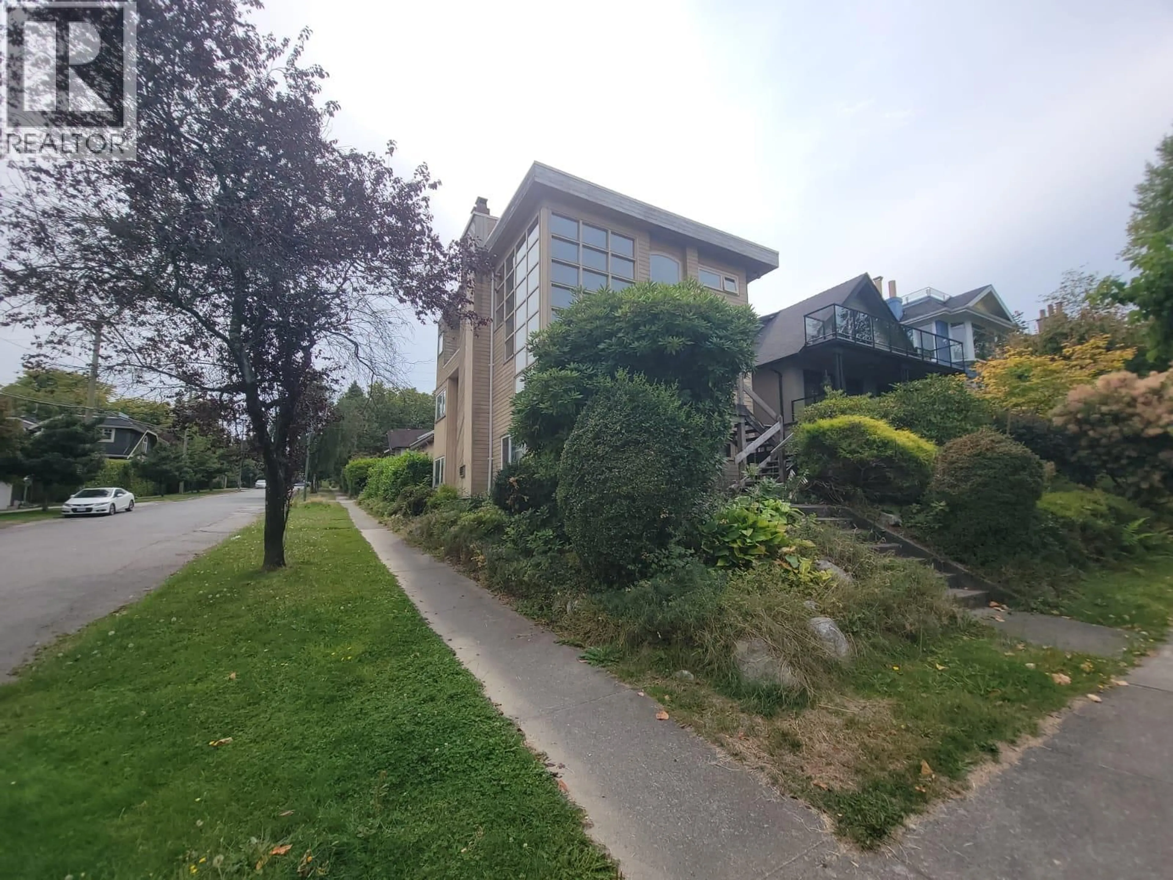 A pic from outside/outdoor area/front of a property/back of a property/a pic from drone, unknown for 3804 14TH AVENUE, Vancouver British Columbia V6R2W9