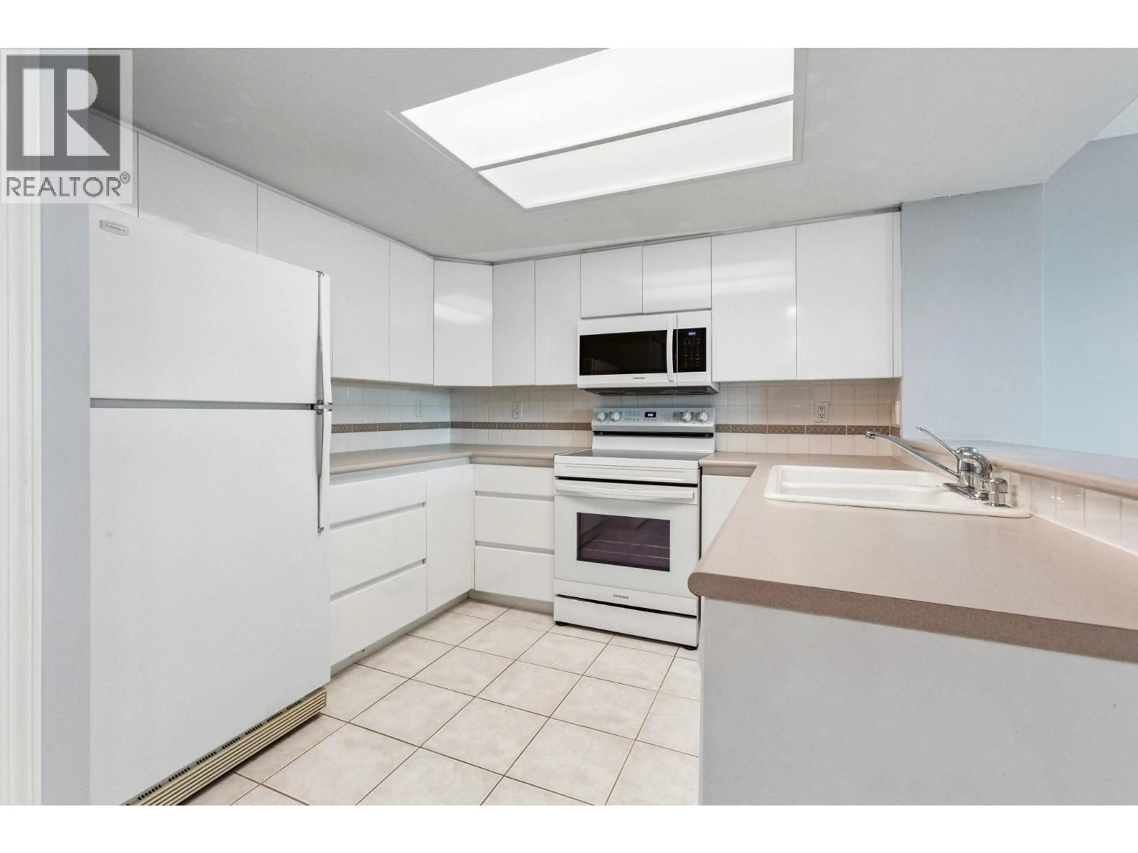 Standard kitchen, ceramic/tile floor for 508 - 1088 QUEBEC STREET, Vancouver British Columbia V6A4H2
