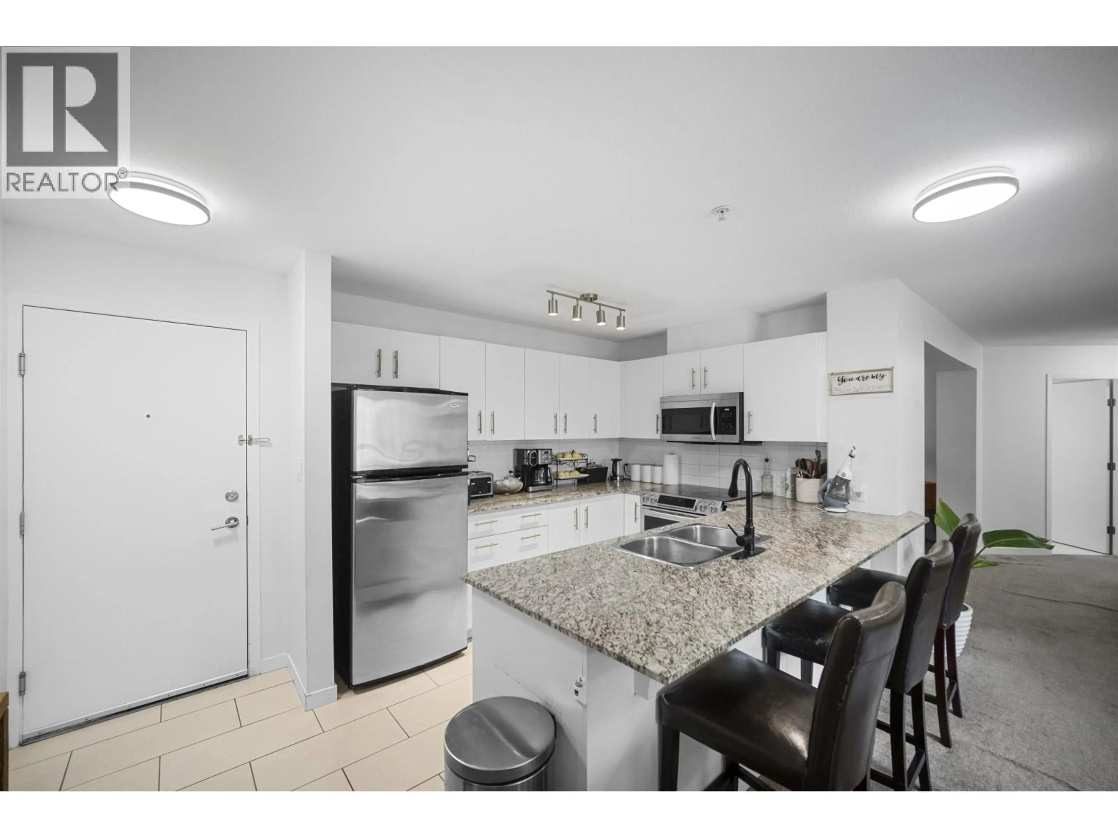 Standard kitchen, unknown for 304 - 11665 HANEY BYPASS, Maple Ridge British Columbia V2X8W9