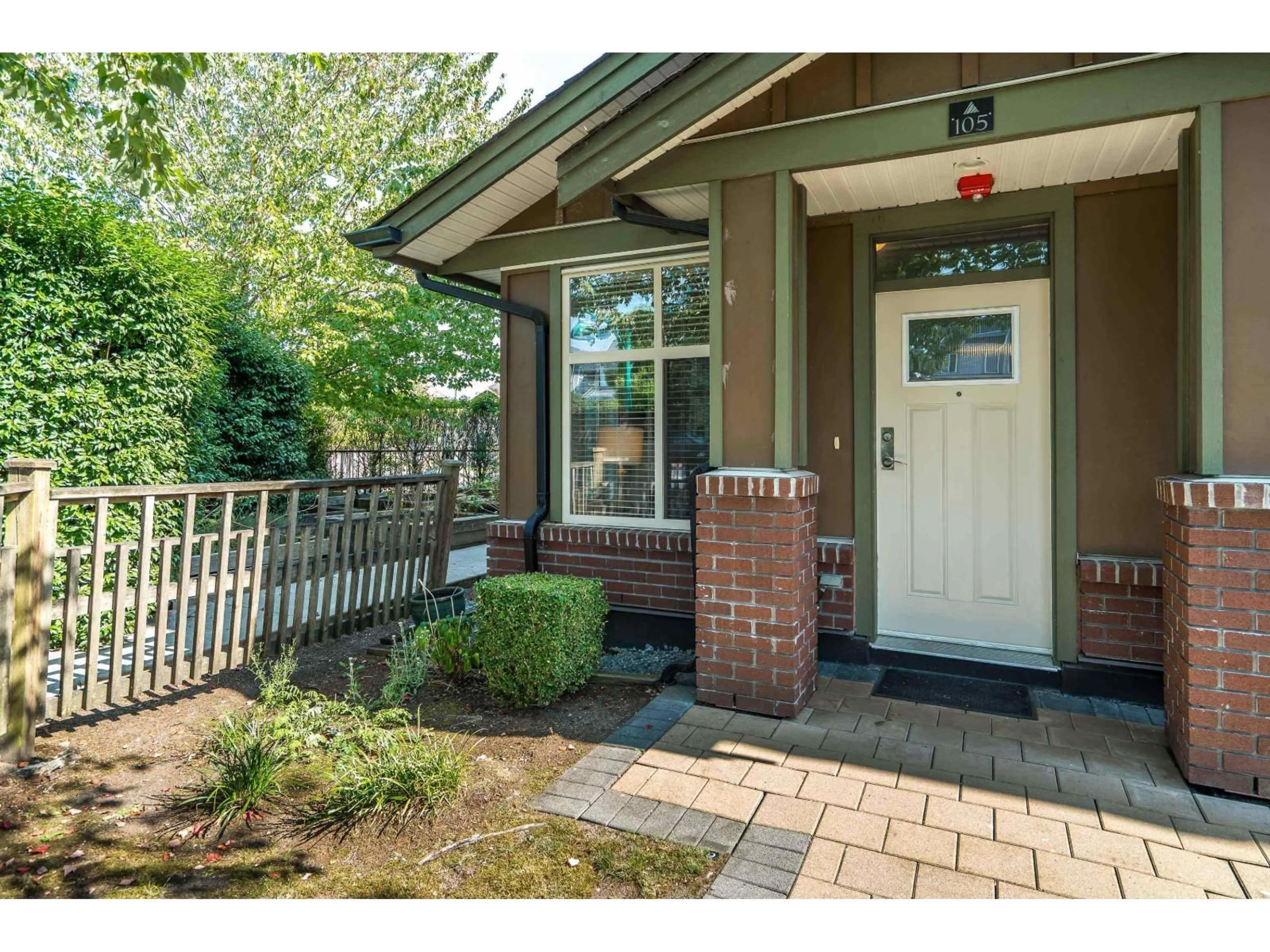 Indoor entryway for 105 - 6706 192 ST, Surrey British Columbia V4N6M9