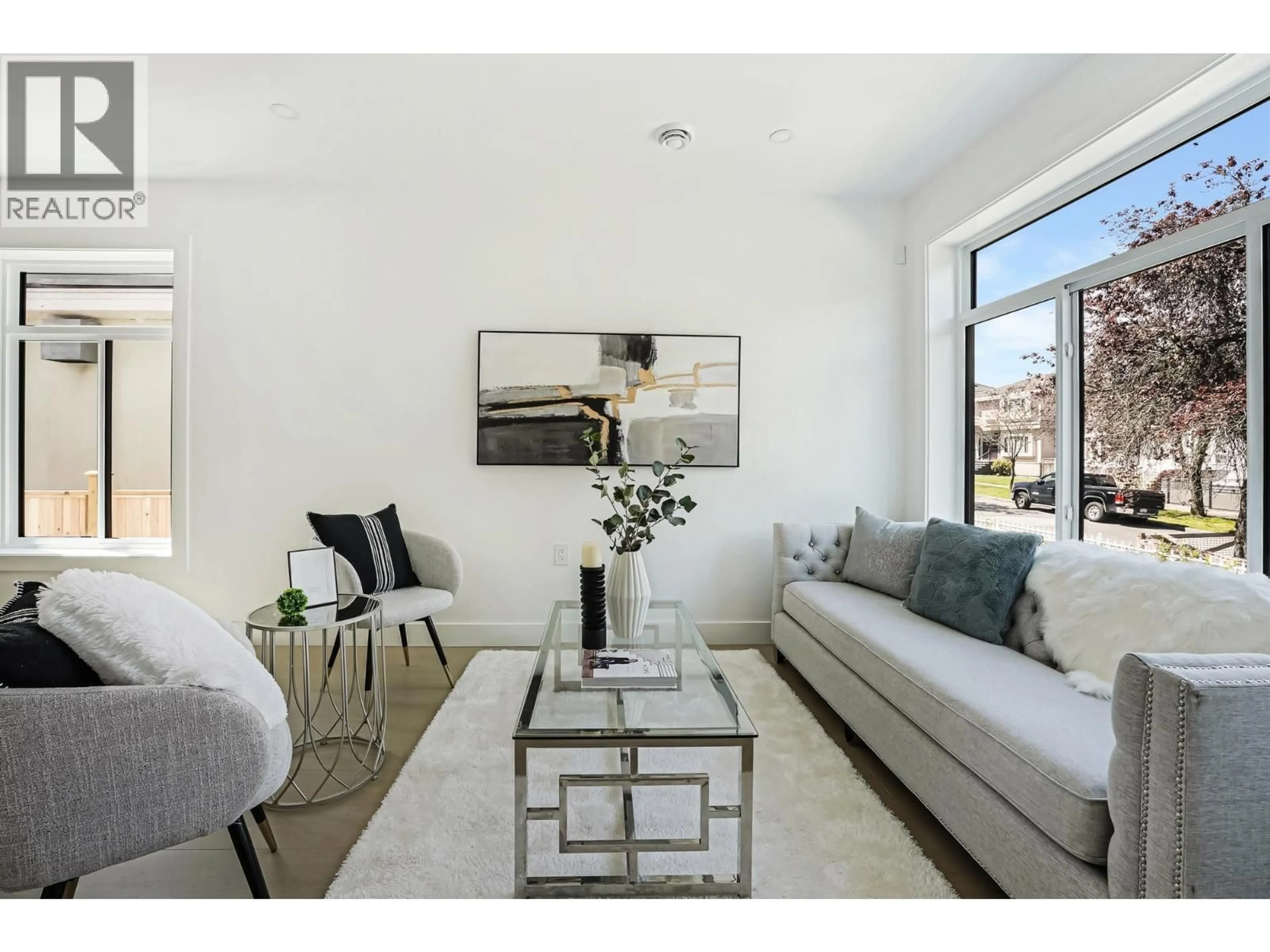 Living room with furniture, unknown for 2262 NEWPORT AVENUE, Vancouver British Columbia V5P2J2