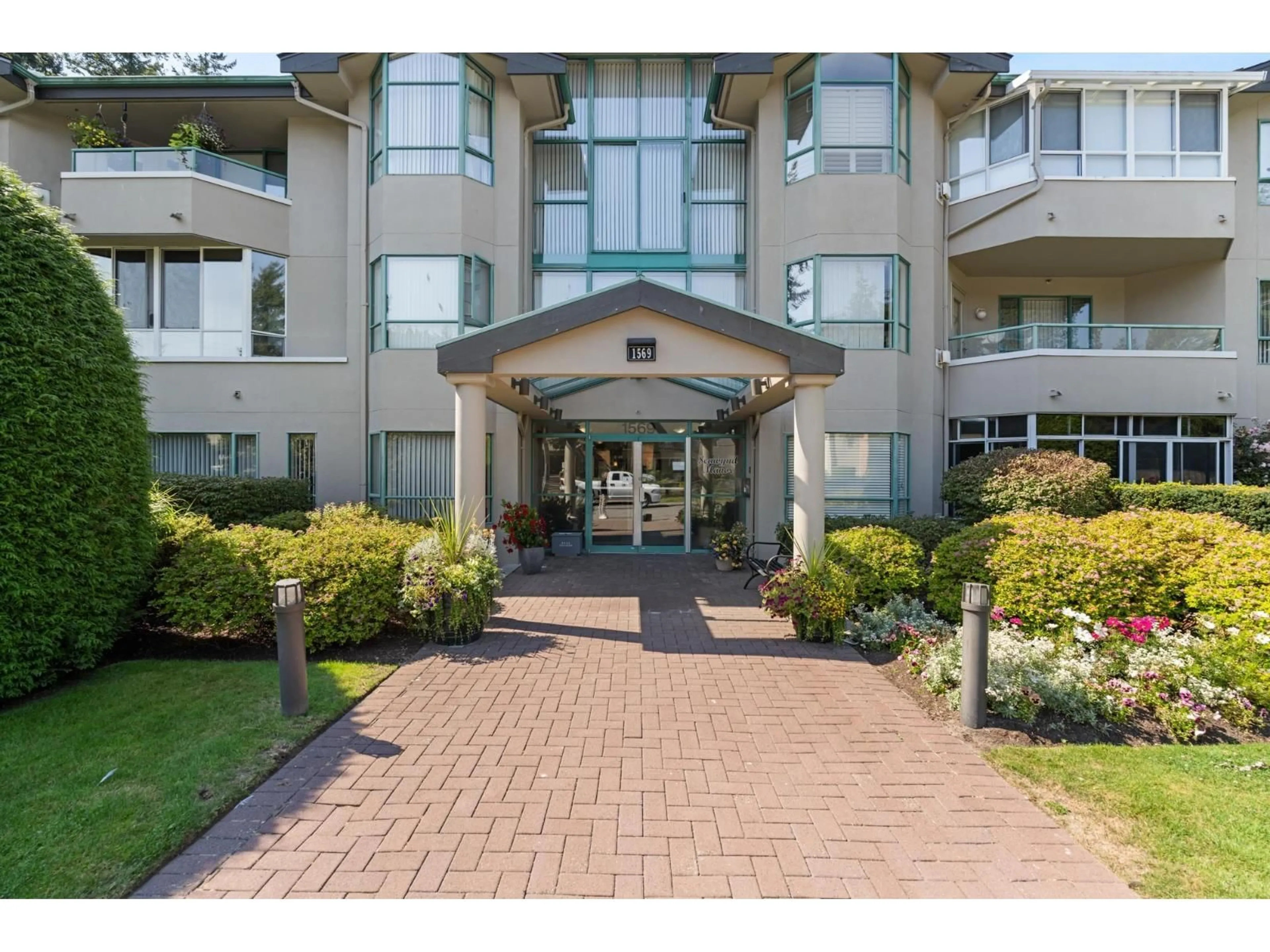Indoor foyer for 302 - 1569 EVERALL, White Rock British Columbia V4B3T2